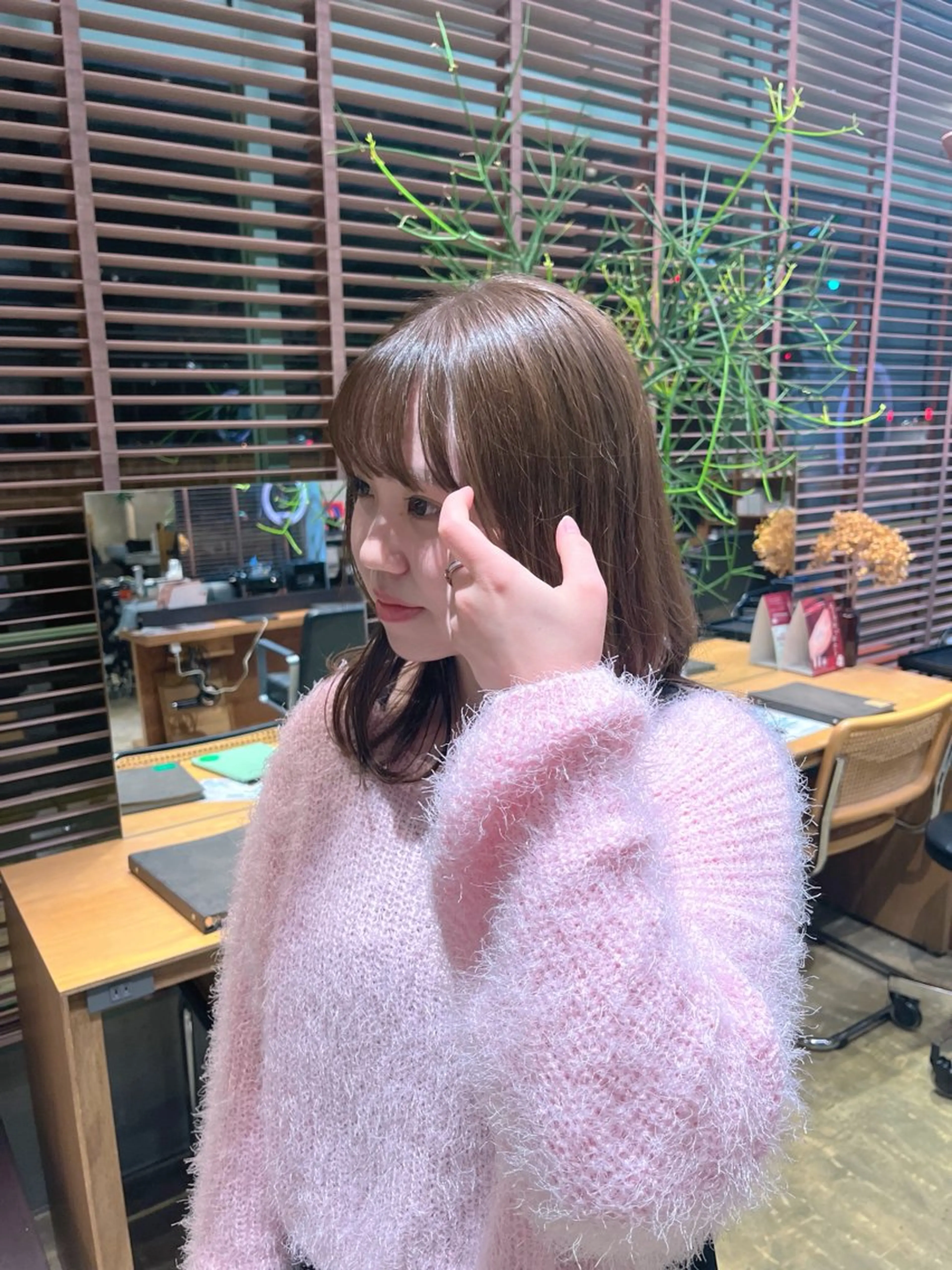 ミディアム カラー 渡邊 彩乃のヘアスタイル