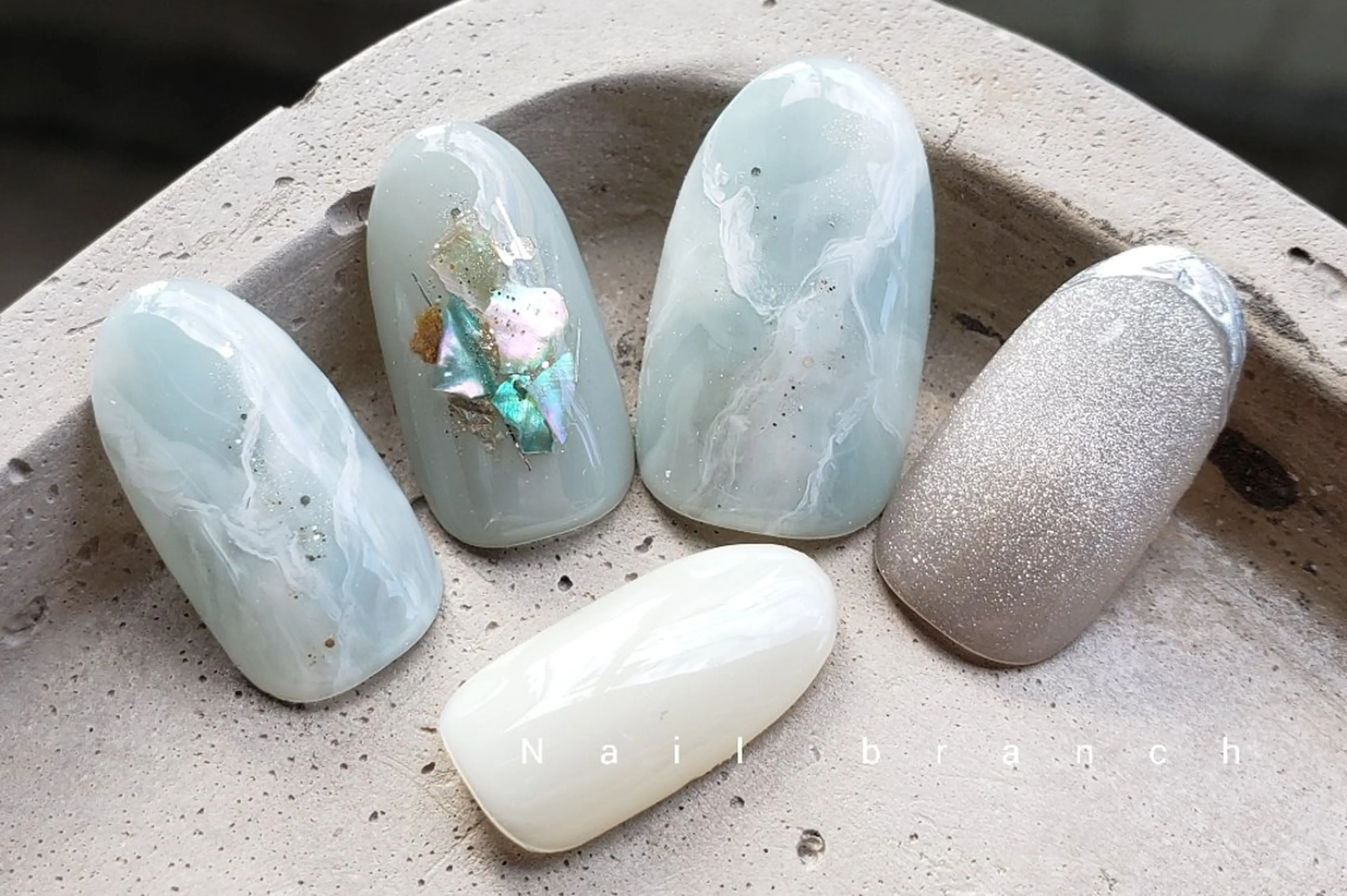 アイブロウ Nail branchのネイルデザイン