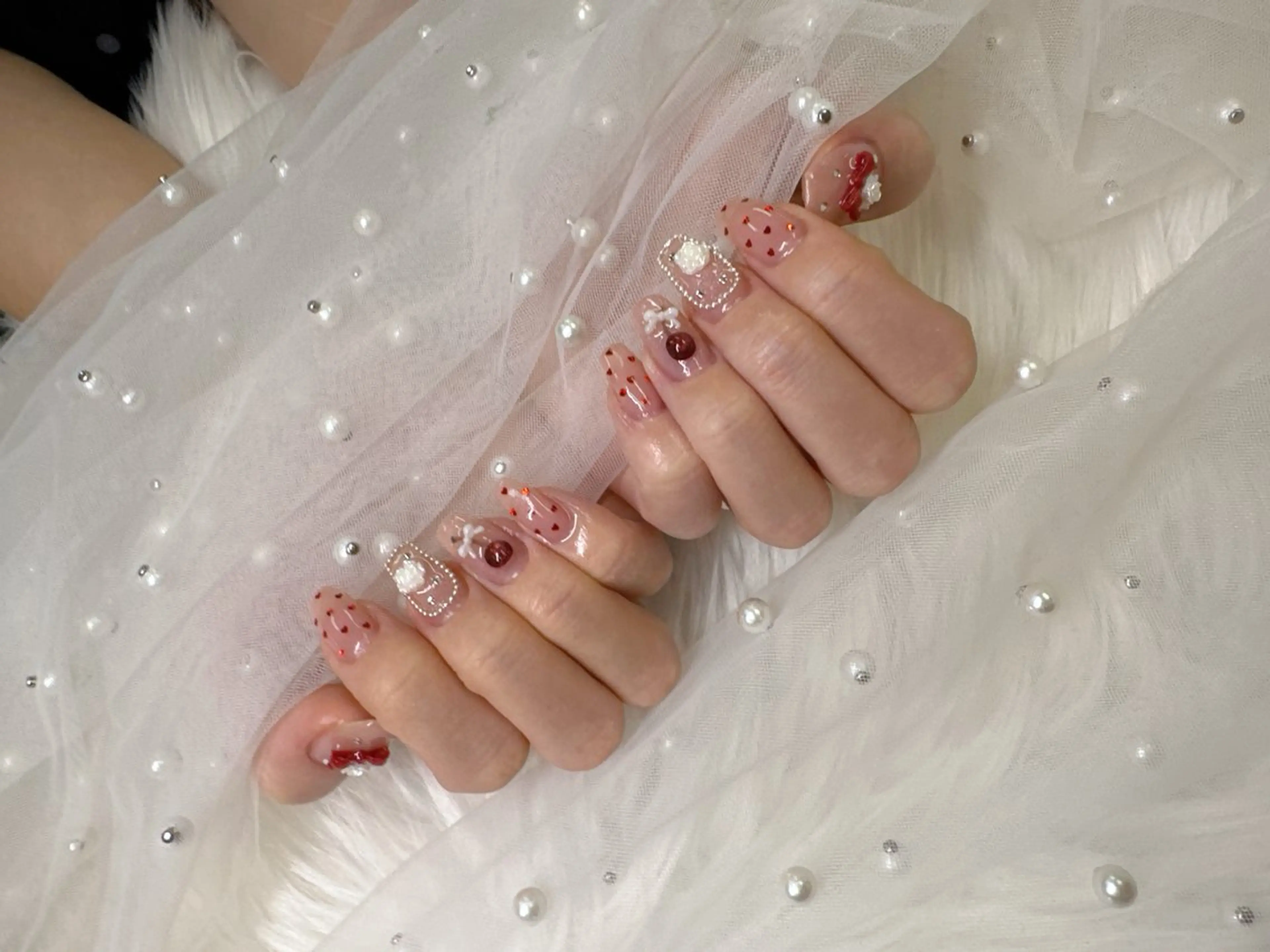 ネイル 成人式 フレンチネイル ジェルネイル ガラスフレンチ グラデーション ハンドネイル クイーンズネイル銀座所属・Queeens nailのネイルデザイン