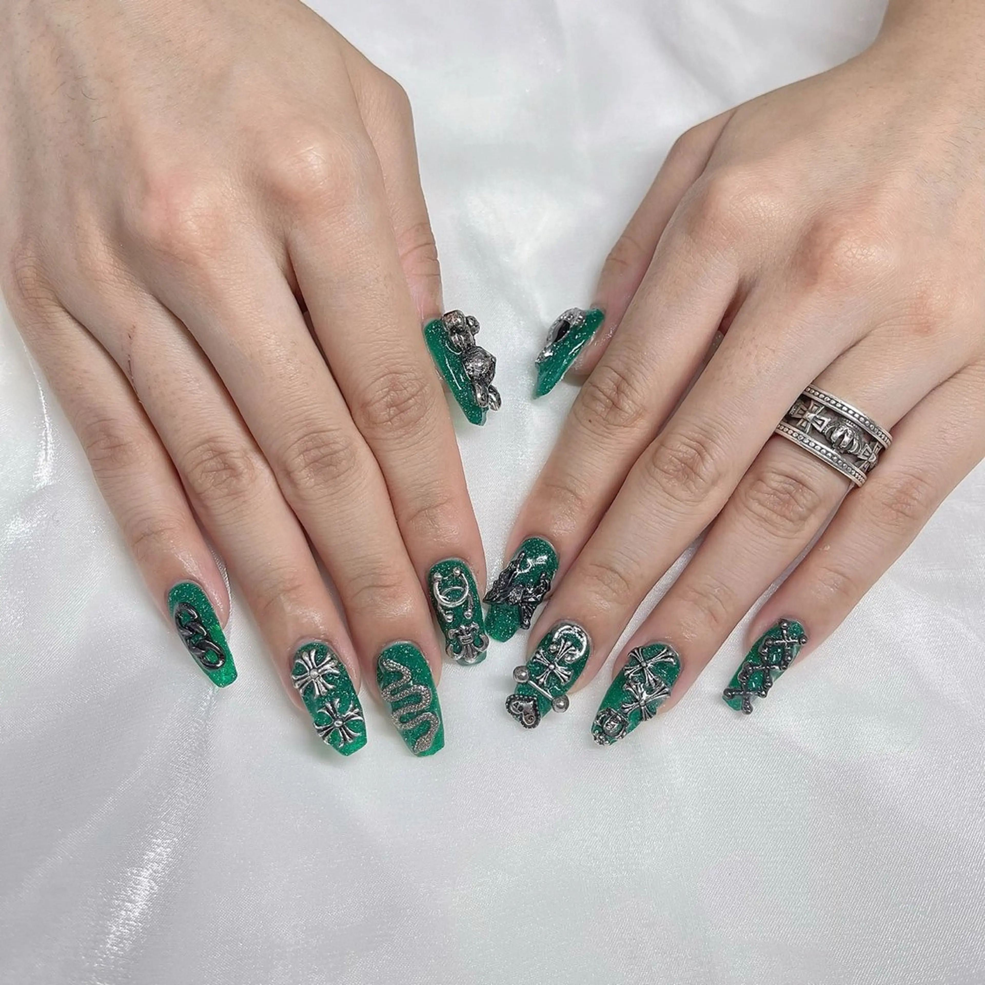 ネイル CeCe Garden所属・CeCeGarden ✨️キラキラワンホンのネイルデザイン