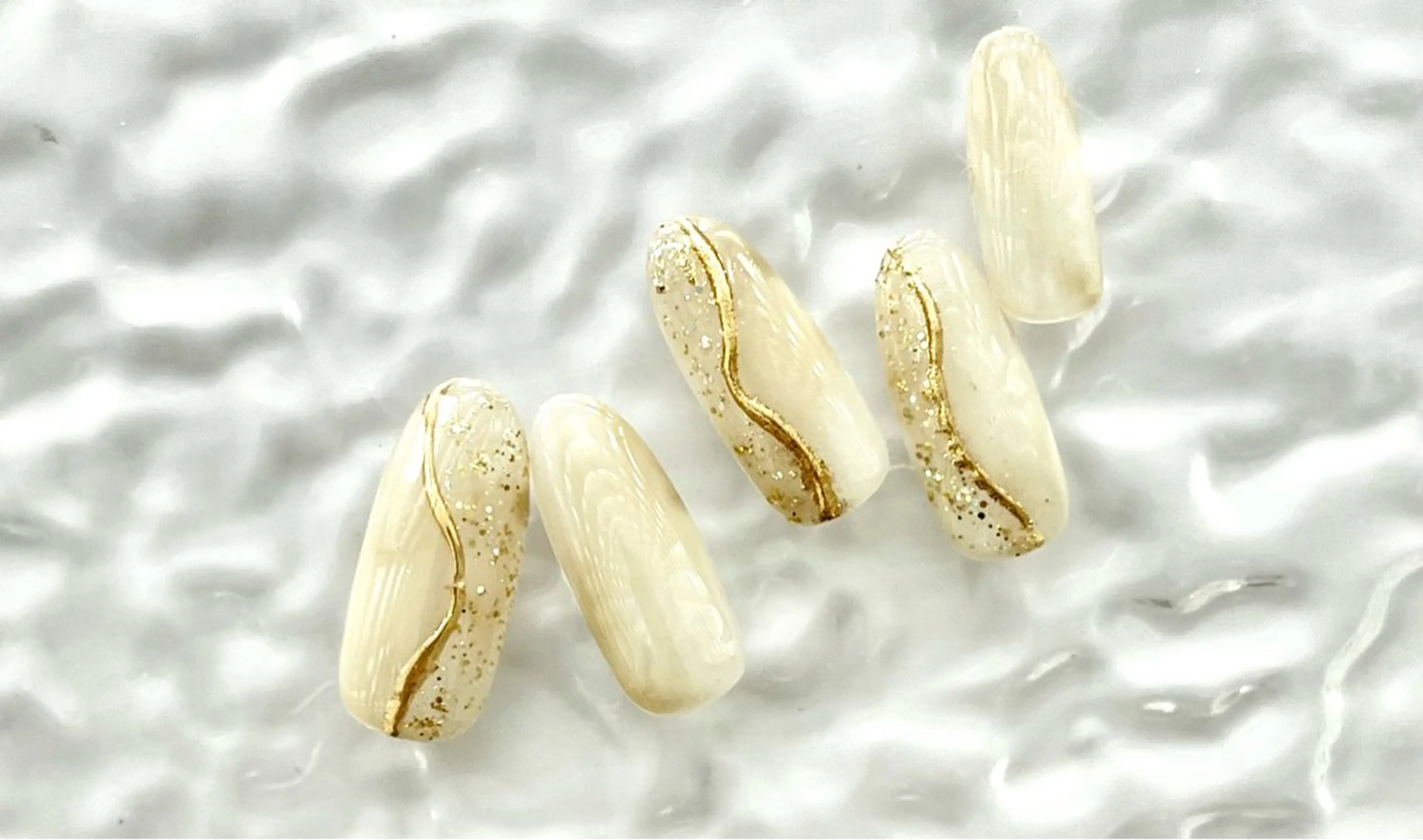 ネイル ニュアンスネイル ルル ソレイユのネイルデザイン