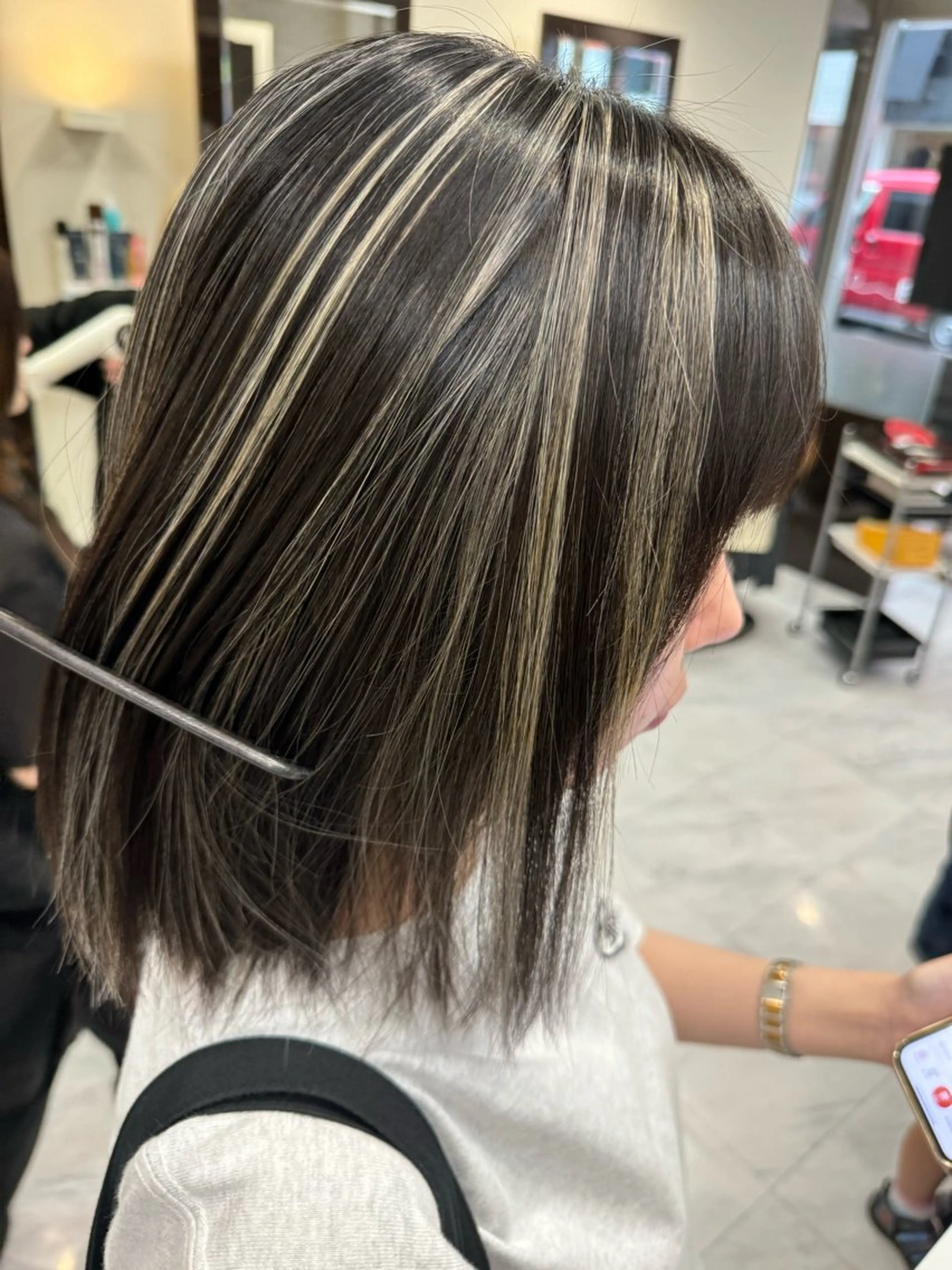 ミディアム カラー ヘアアレンジ 切りっぱなしボブ ブリーチ デザインカラー ダブルカラー グラデーションカラー ヘアカラー トリートメント 目黒 碧人のヘアスタイル