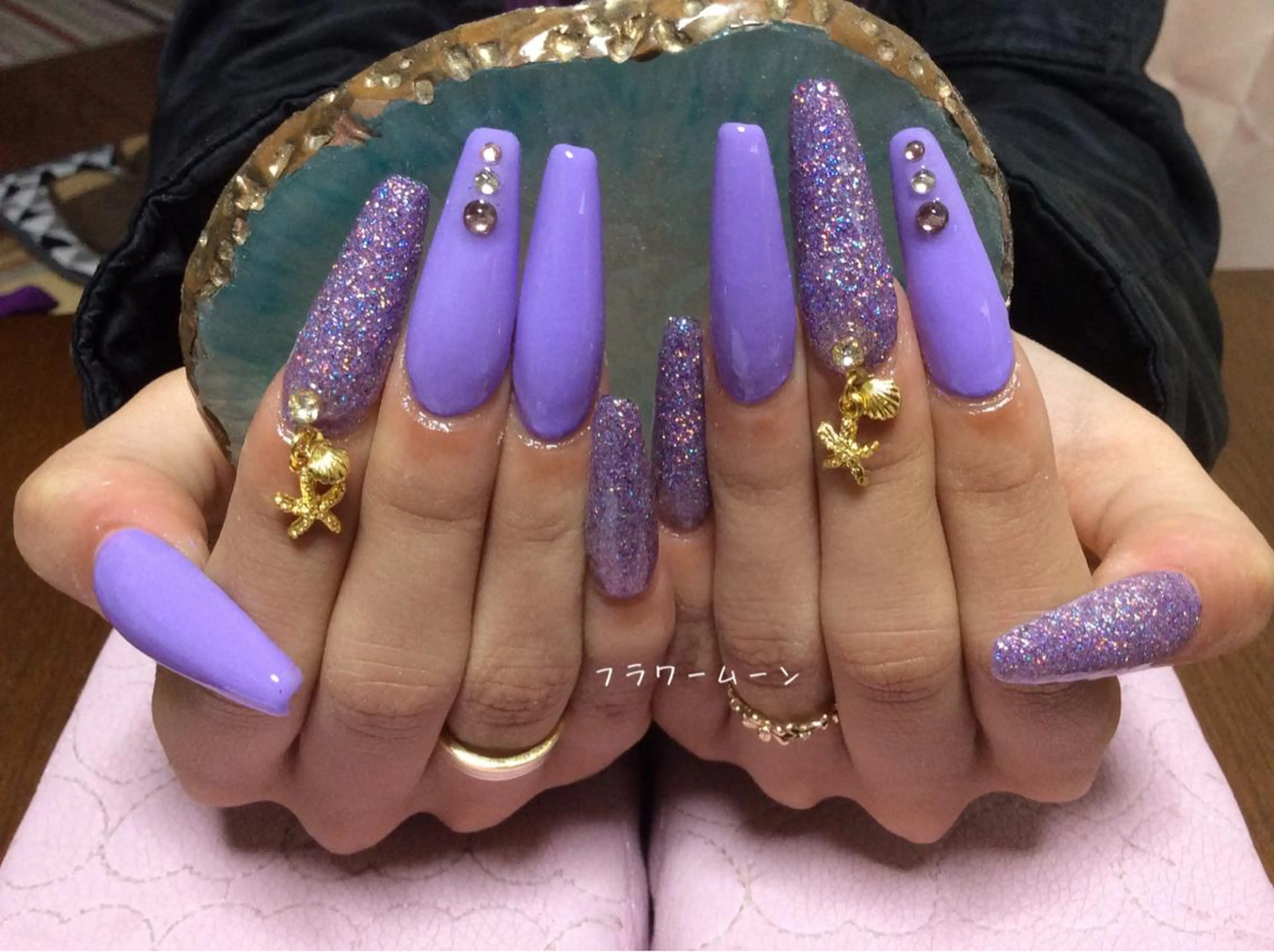 ネイル フラワー ムーンのネイルデザイン