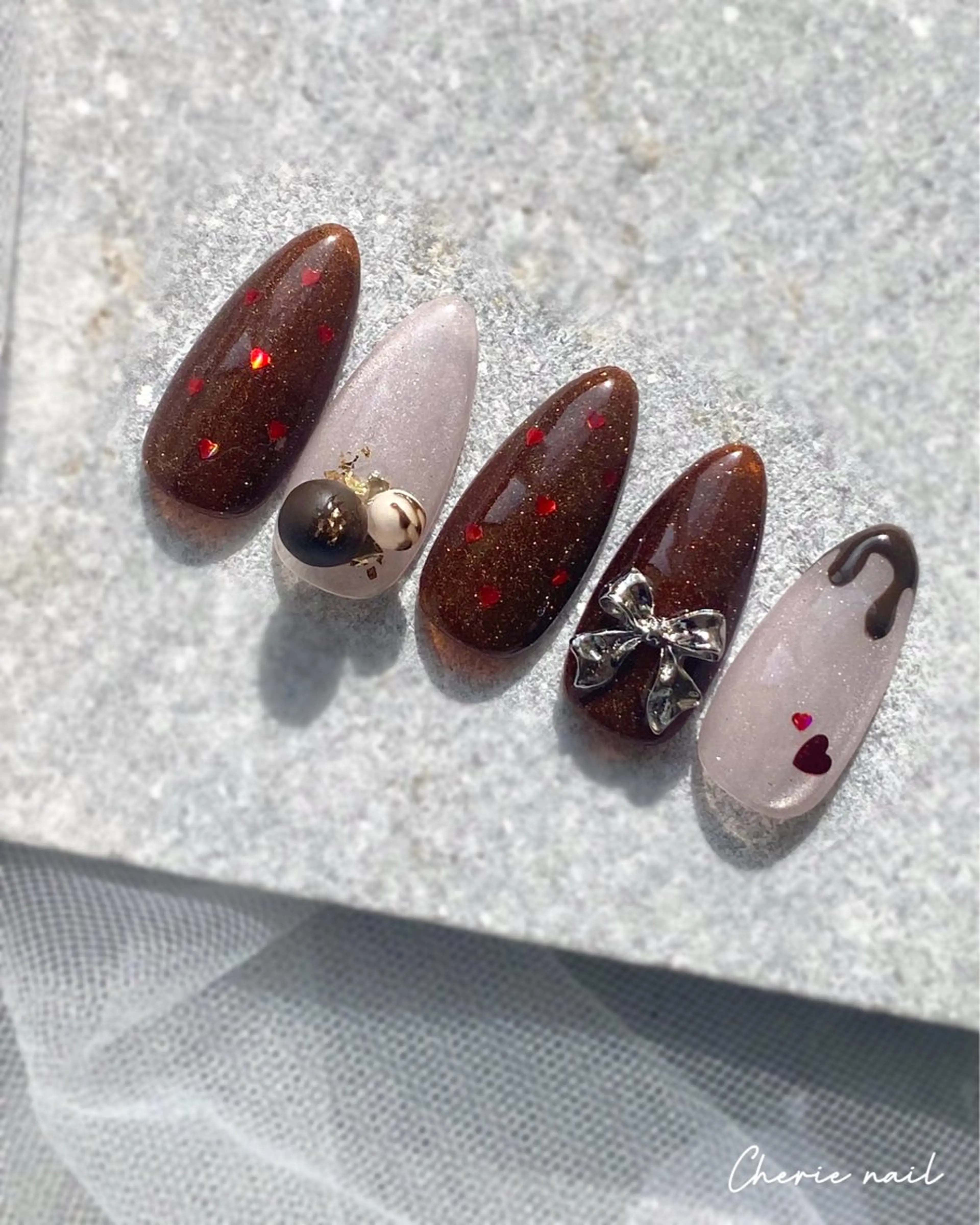 ネイル ブラウン フラッシュネイル ジェルネイル ハート バレンタイン ハンドネイル Cherienail yunaのネイルデザイン