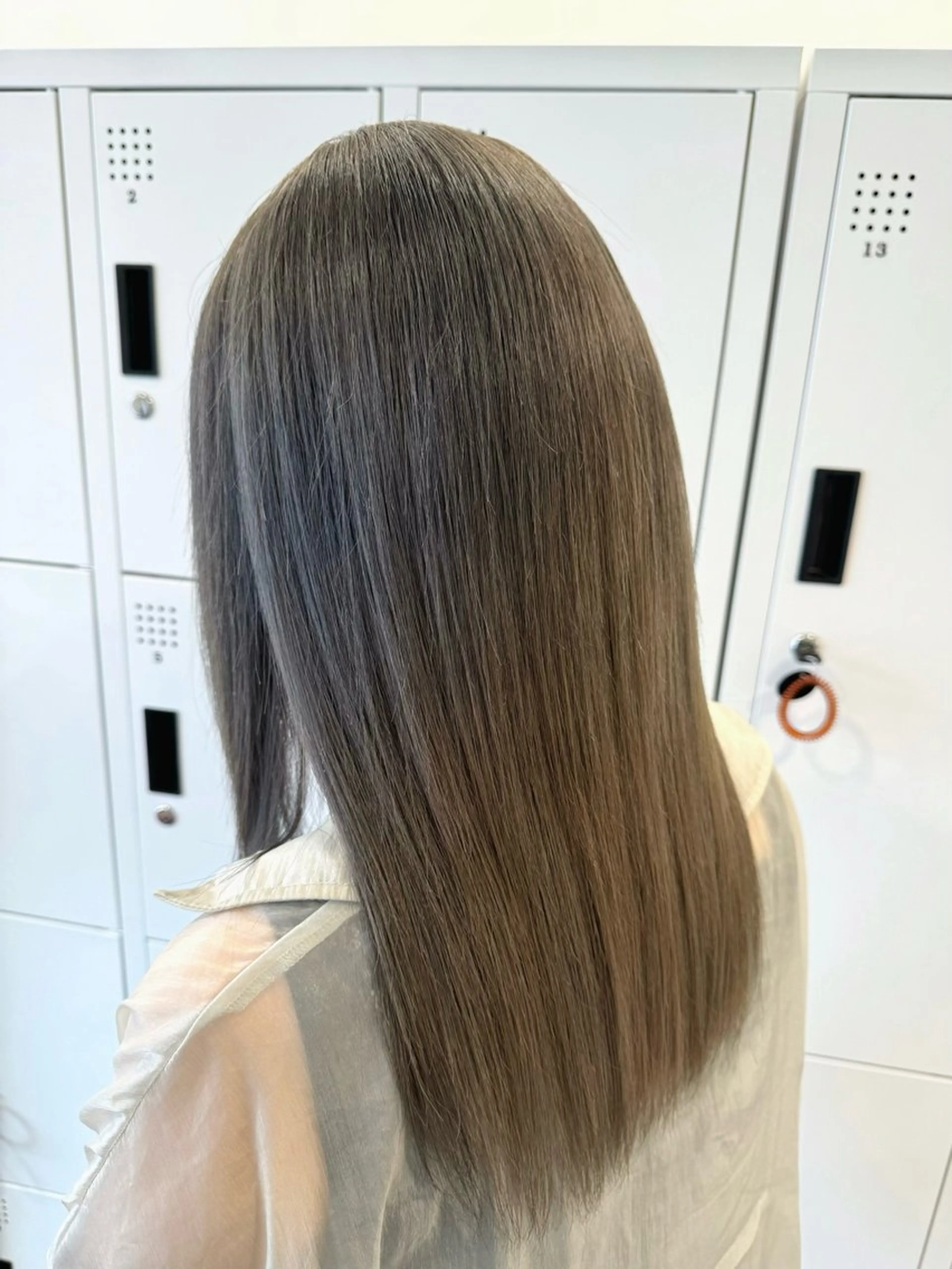 カラー 八木 菜美のヘアスタイル