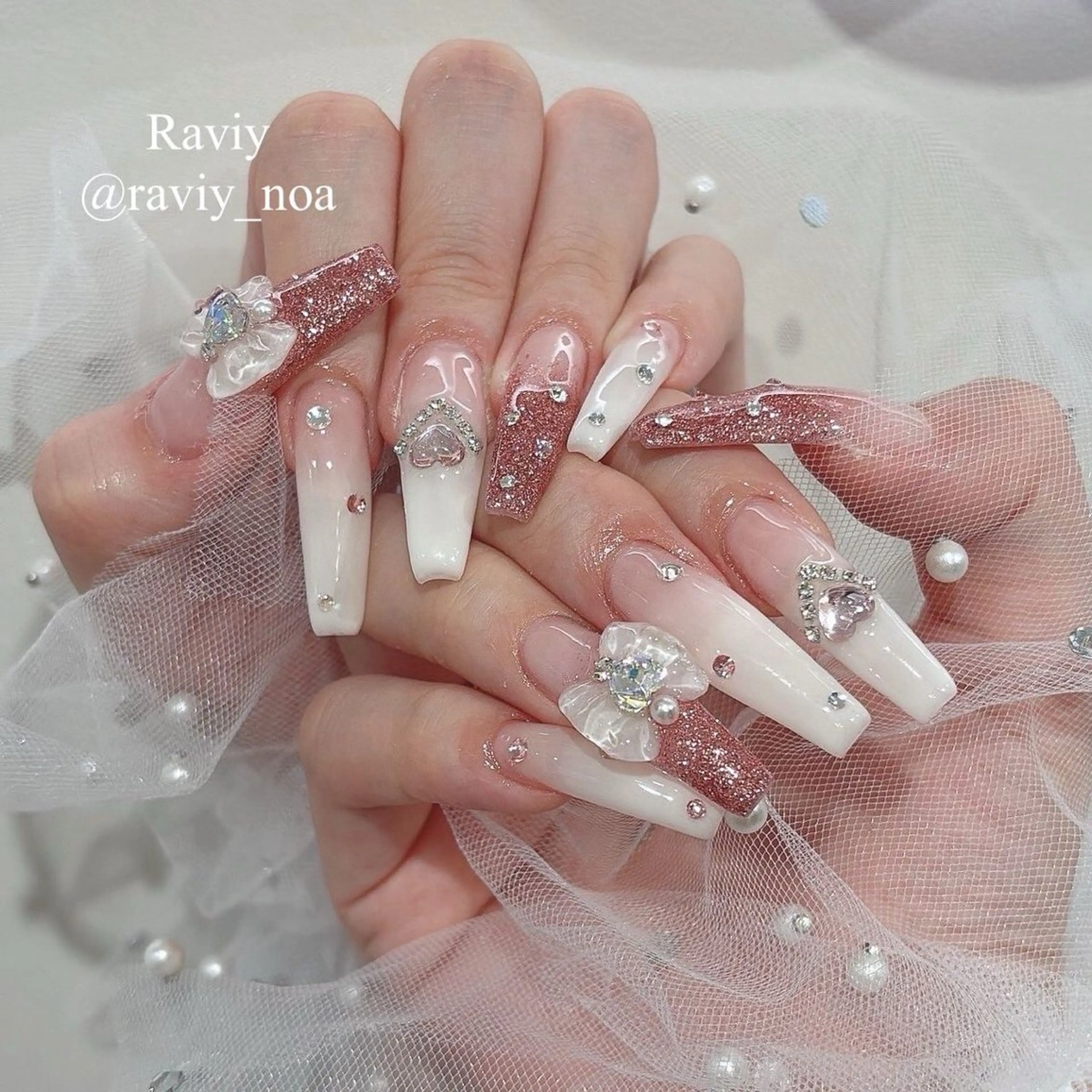 ネイル グラデーション ラメ(グリッター) マグネットネイル ミラーネイル ニュアンスネイル ハンドネイル Lumi de nails所属・Lumi de nailsのネイルデザイン
