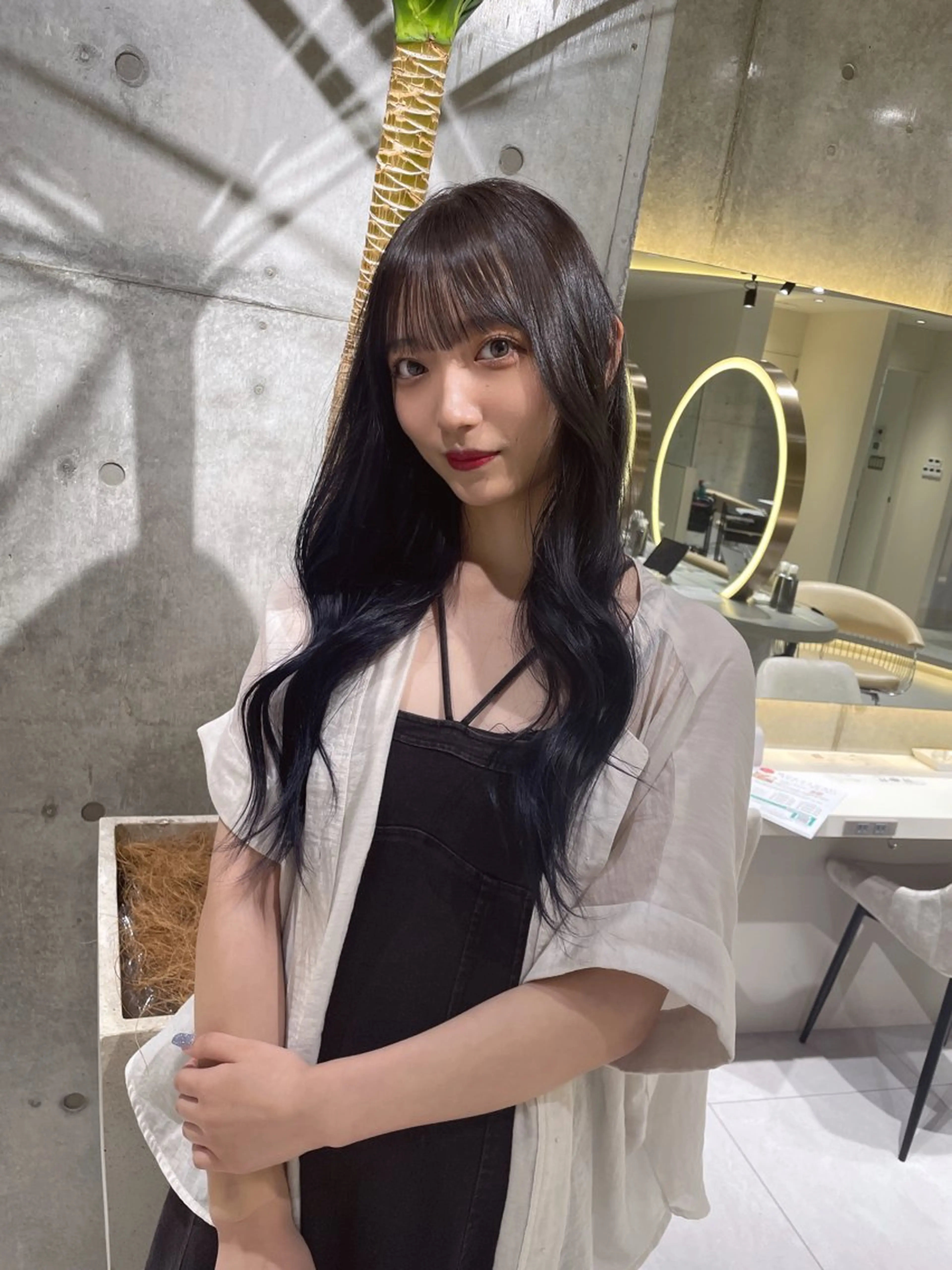 ロング カラー ヘアカラー トリートメント shion 透明感カラーのヘアスタイル