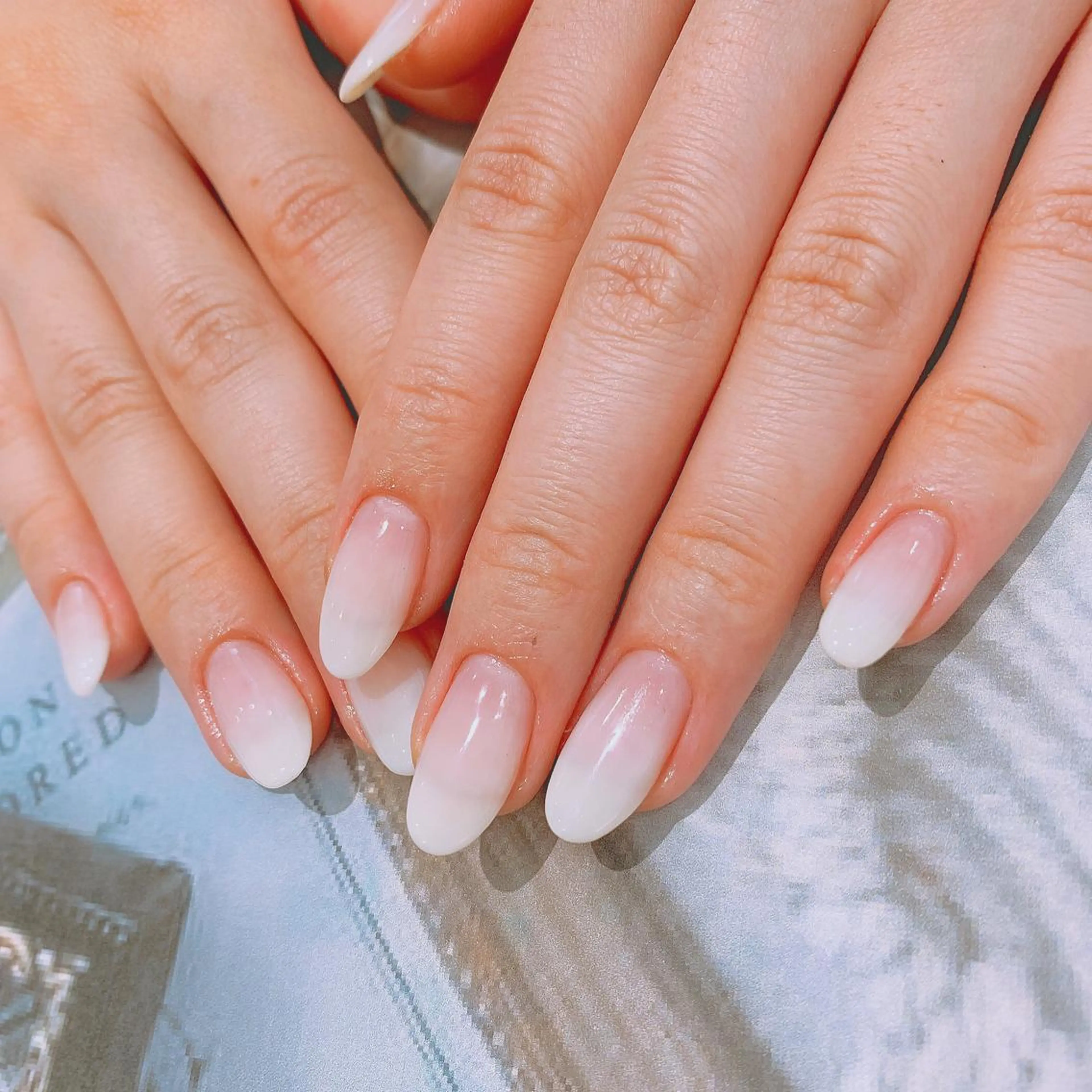 ネイル グラデーション ホワイト Rena colore'のネイルデザイン