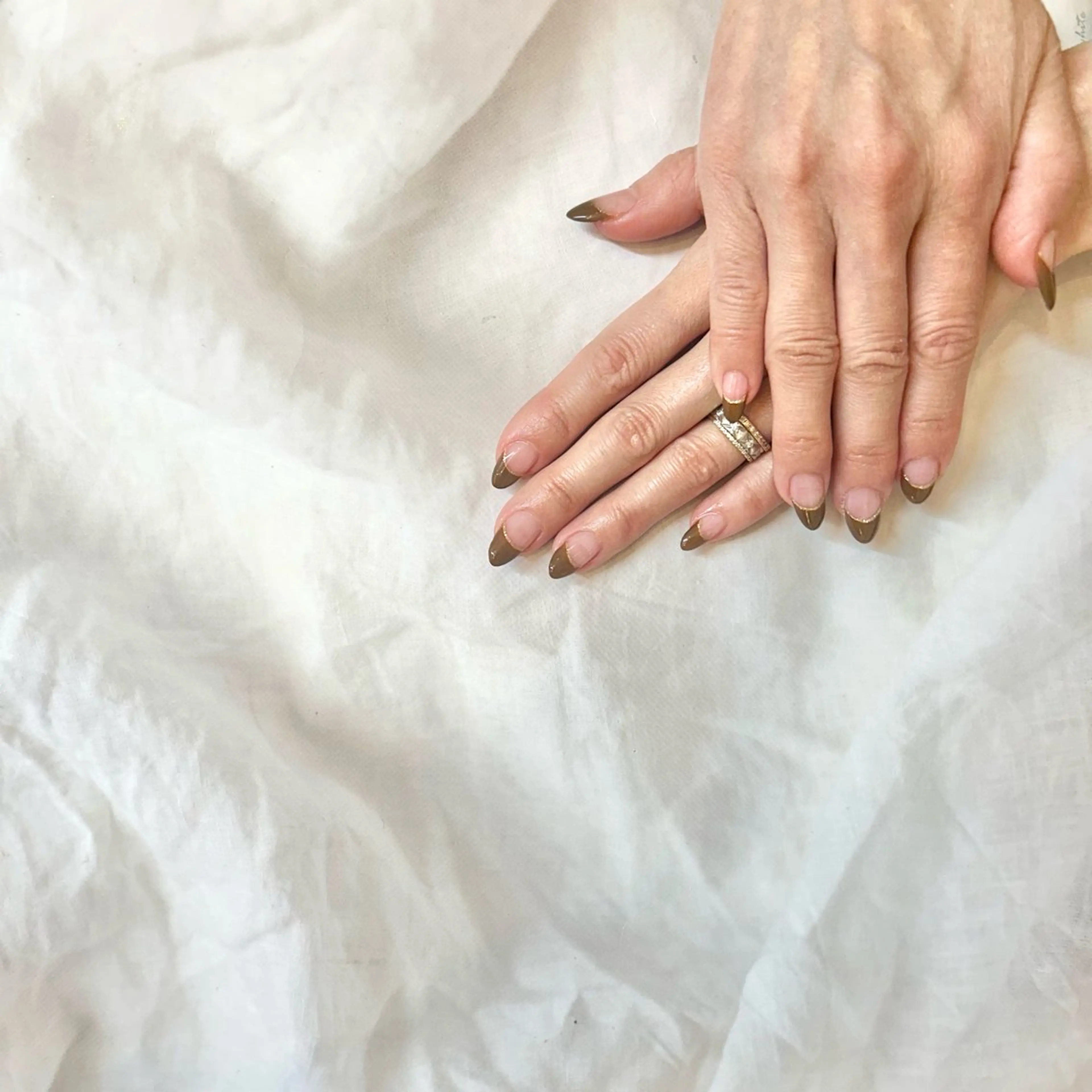 ネイル ブラウン フレンチネイル ゴールド oki kurumiのネイルデザイン