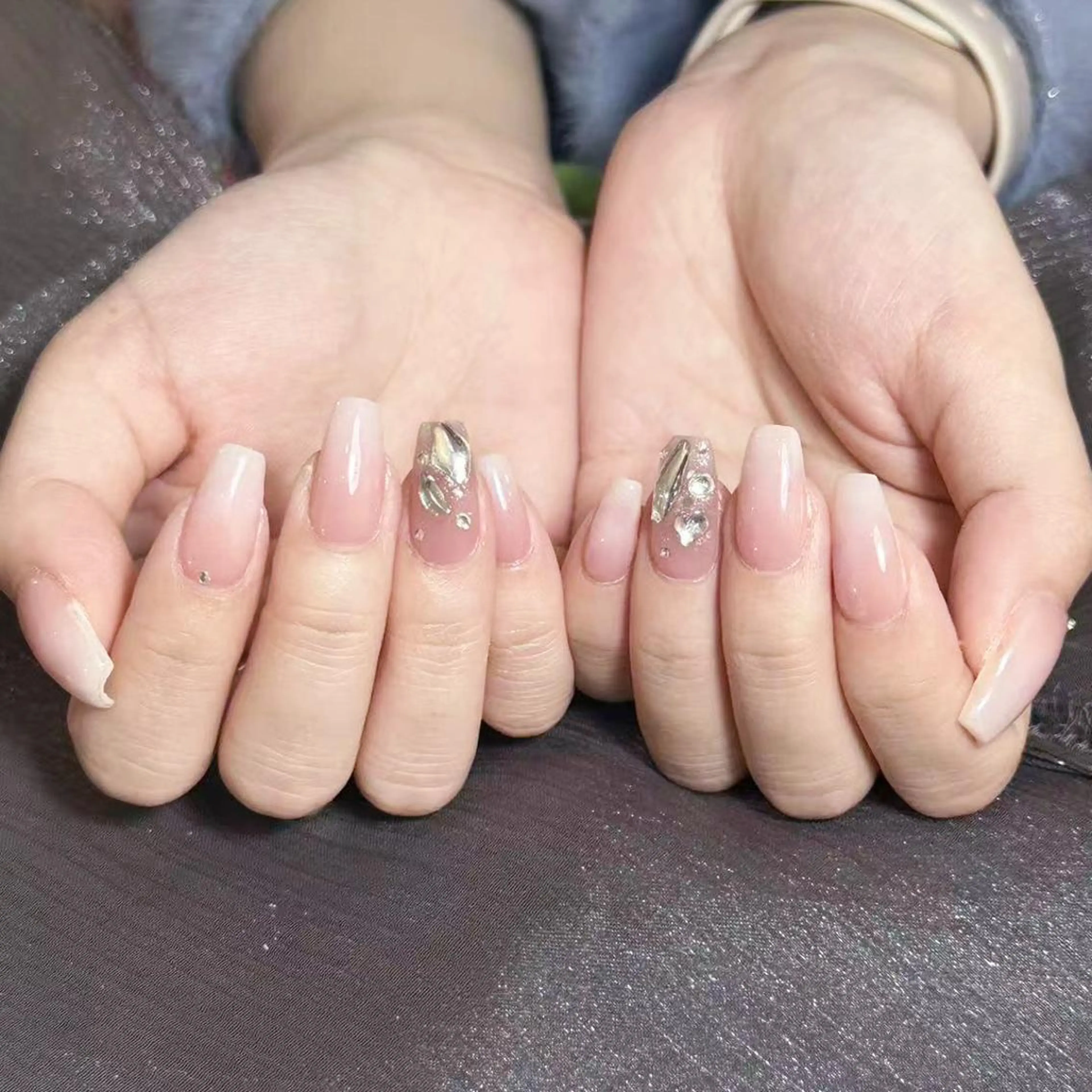 ネイル アートネイル オーロラネイル ガーリー キラキラネイル 韓国ネイル ハンドネイル DIANMOND NAIL🌸のネイルデザイン