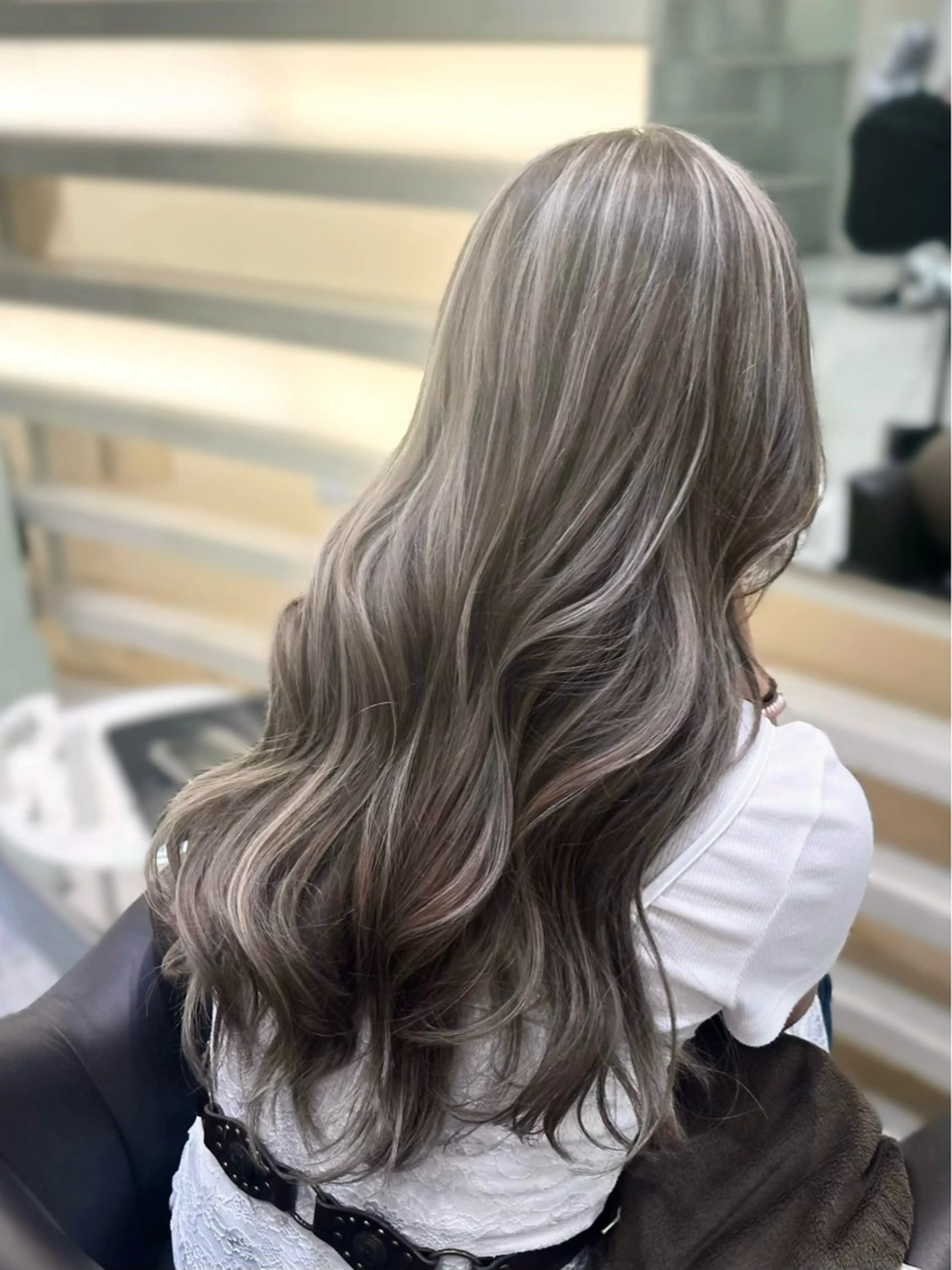 ロング カラー ベージュカラー ハイライトカラー ハイライト ヘアカラー 🤍ハイライト/ レイヤー/銀座🤍のヘアスタイル