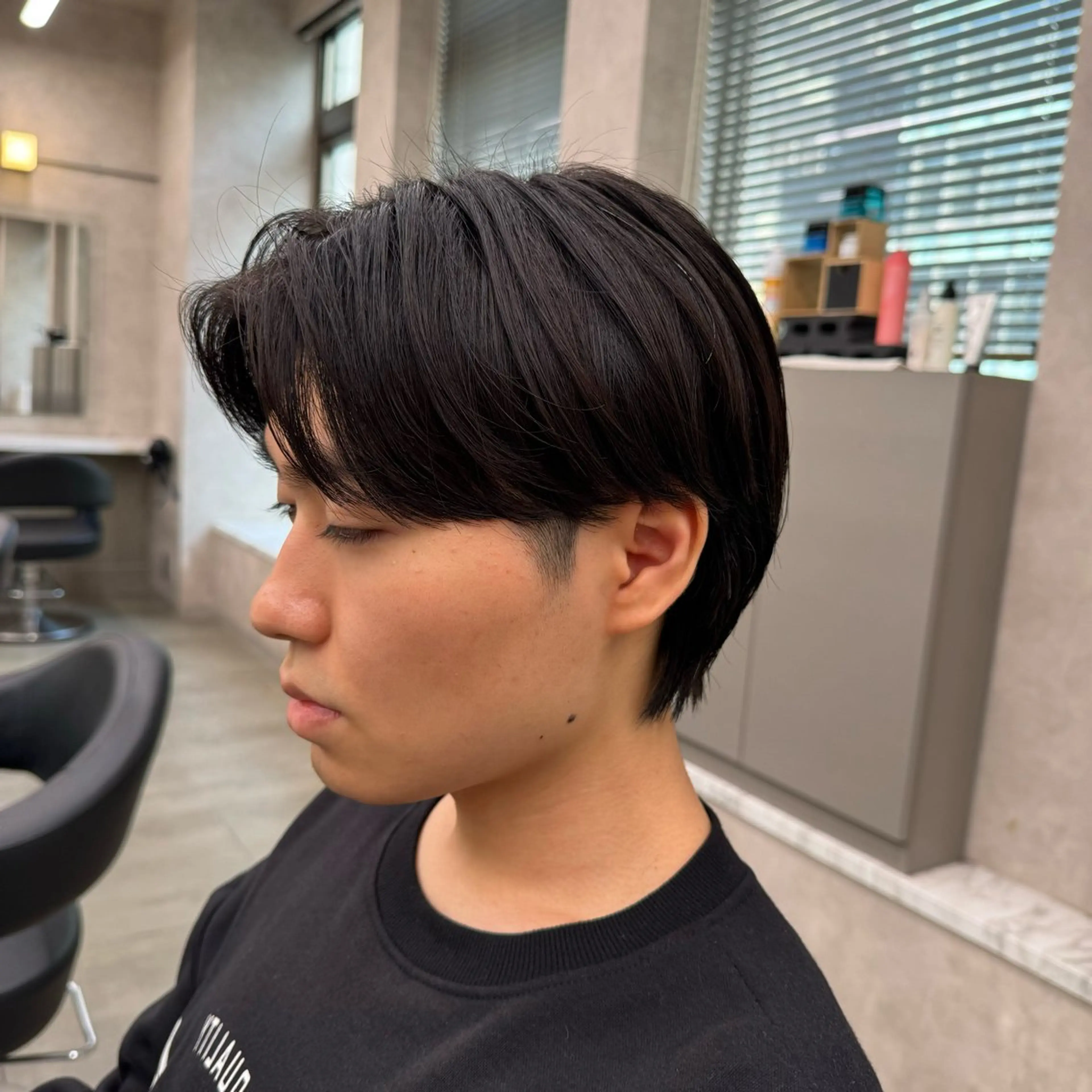 ミディアム パーマ ヘアアレンジ メンズ ミディアムパーマ メンズパーマ ニュアンスパーマ カット パーマ トリートメント ヘッドスパ ヘアセット 顔まわりカット の達人のヘアスタイル