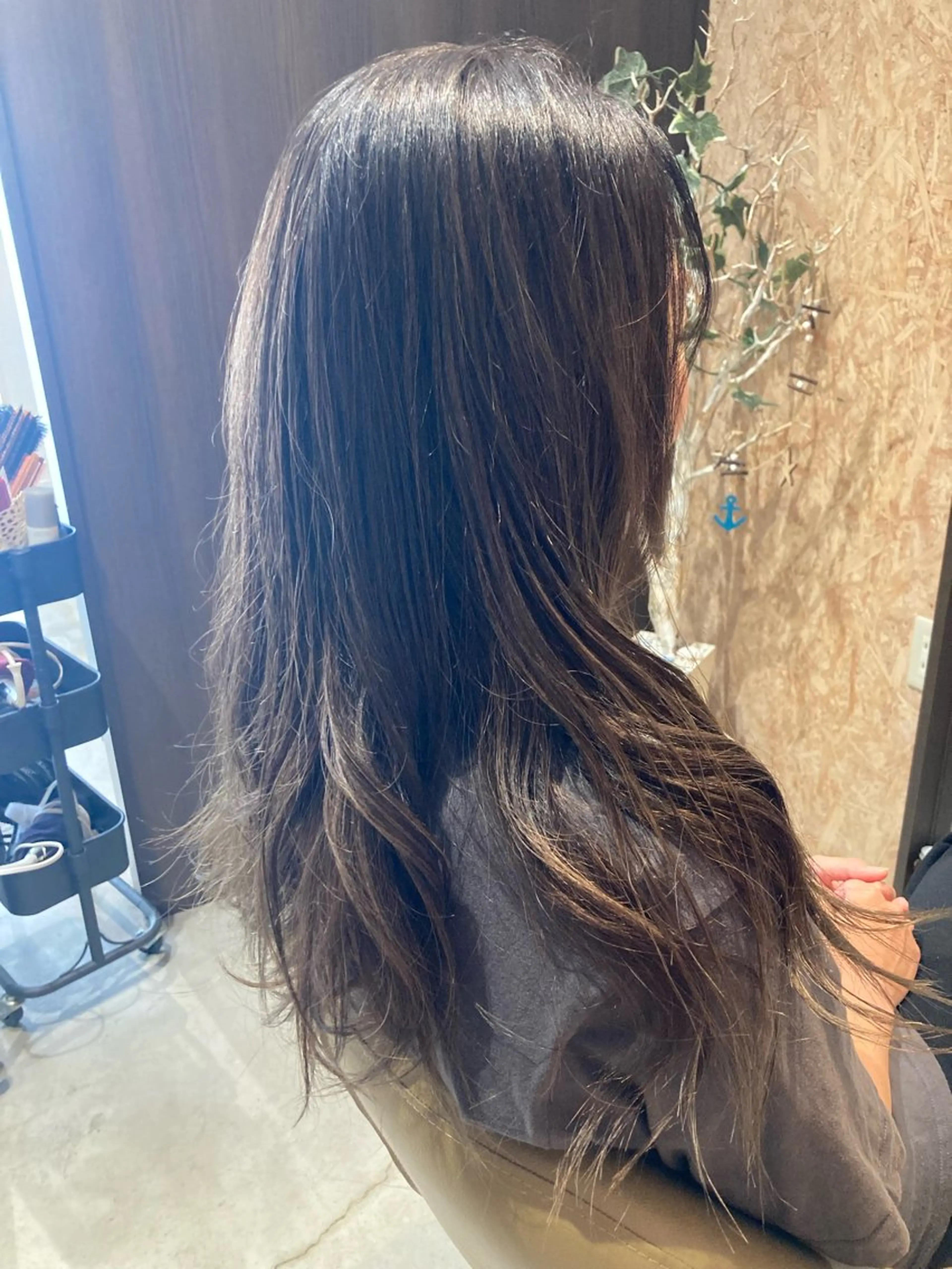 ロング ヘアカラー 折本 沙織のヘアスタイル