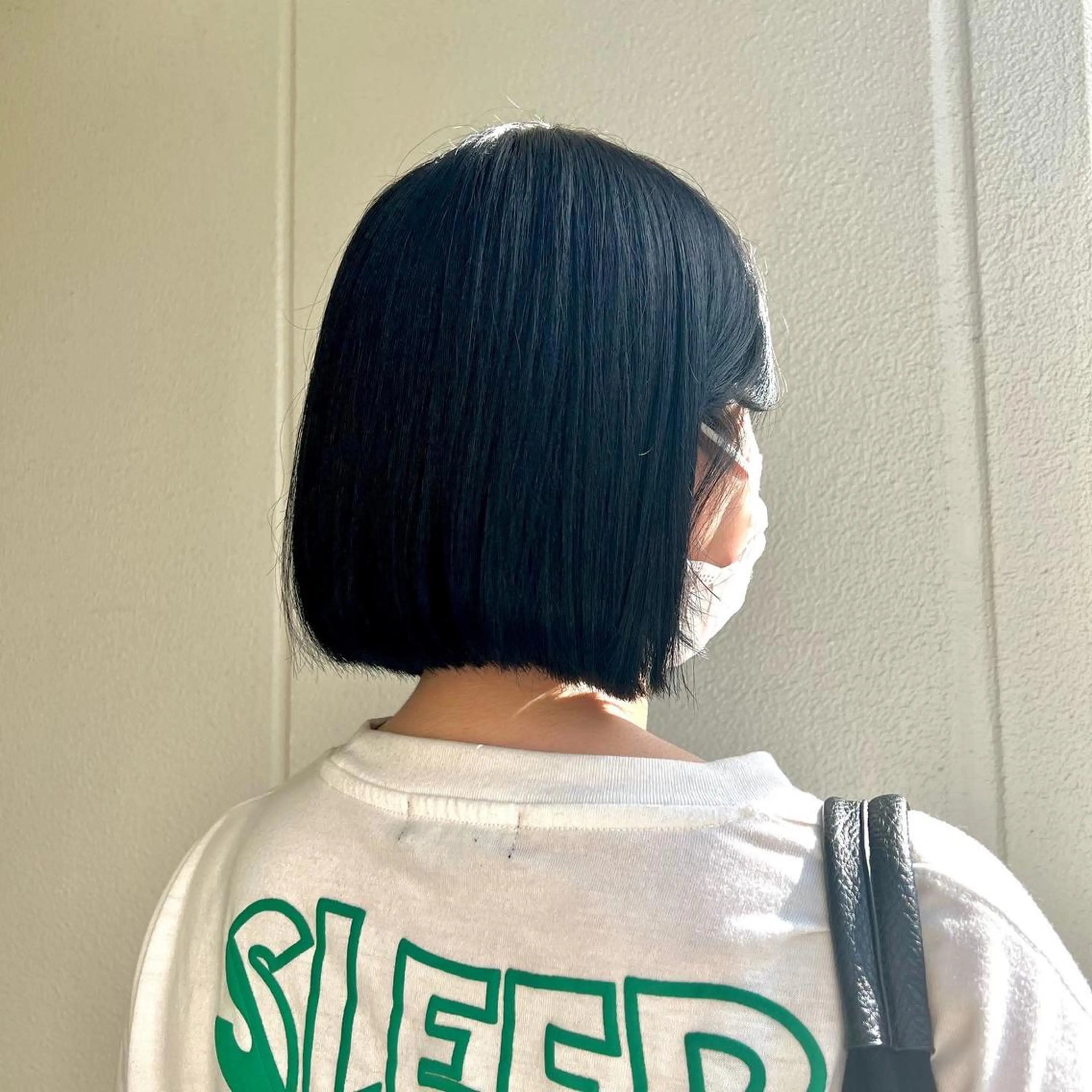 ショート カラー 黒髪 ブリーチ ブルーカラー ブルーブラック アンククロス青山店所属・ANKHCROSS りりあのヘアスタイル