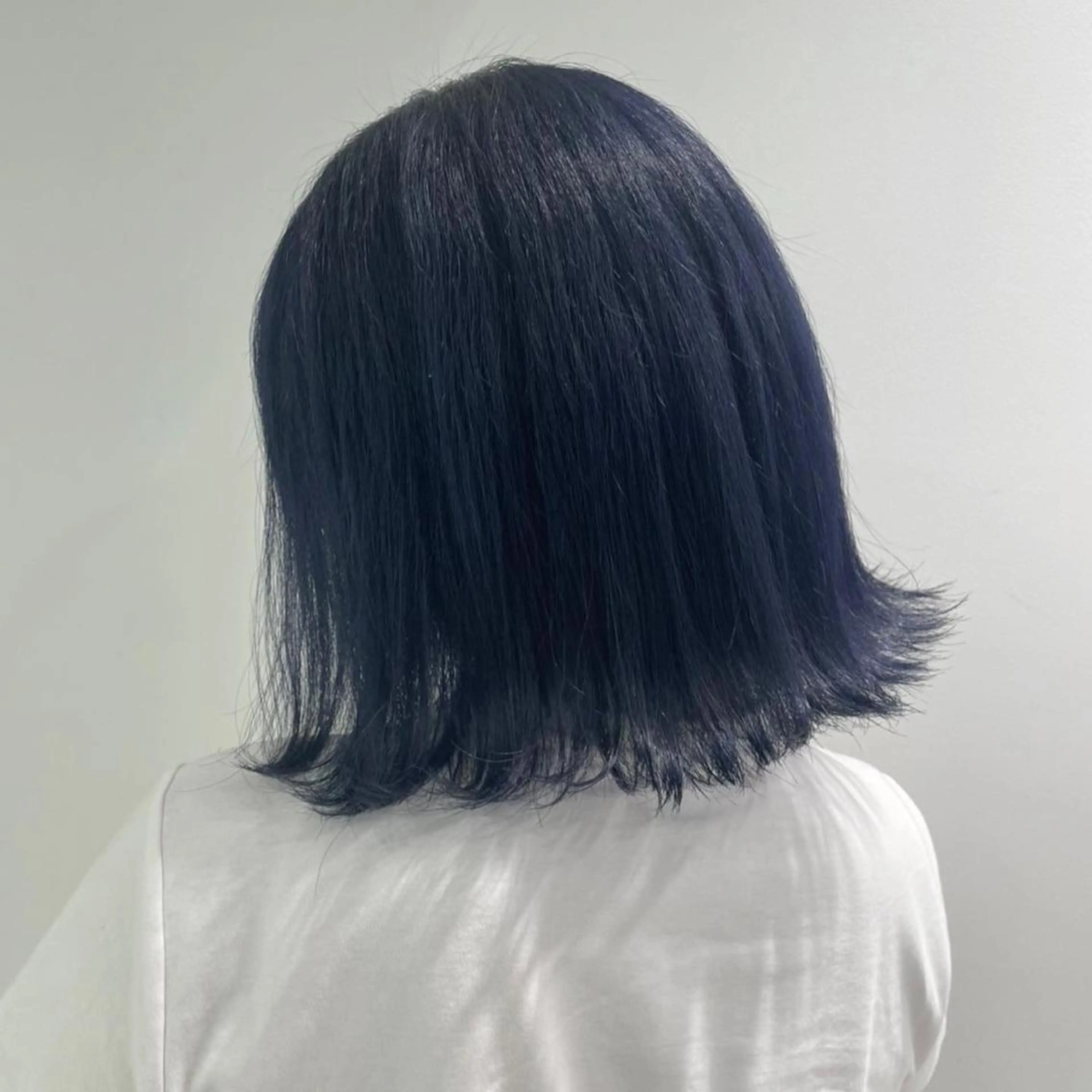 ミディアム カラー 黒髪 ブルーカラー ブルーブラック カット ヘアカラー トリートメント ヘッドスパ ヘアセット ベージュカラー💖 やすひろのヘアスタイル