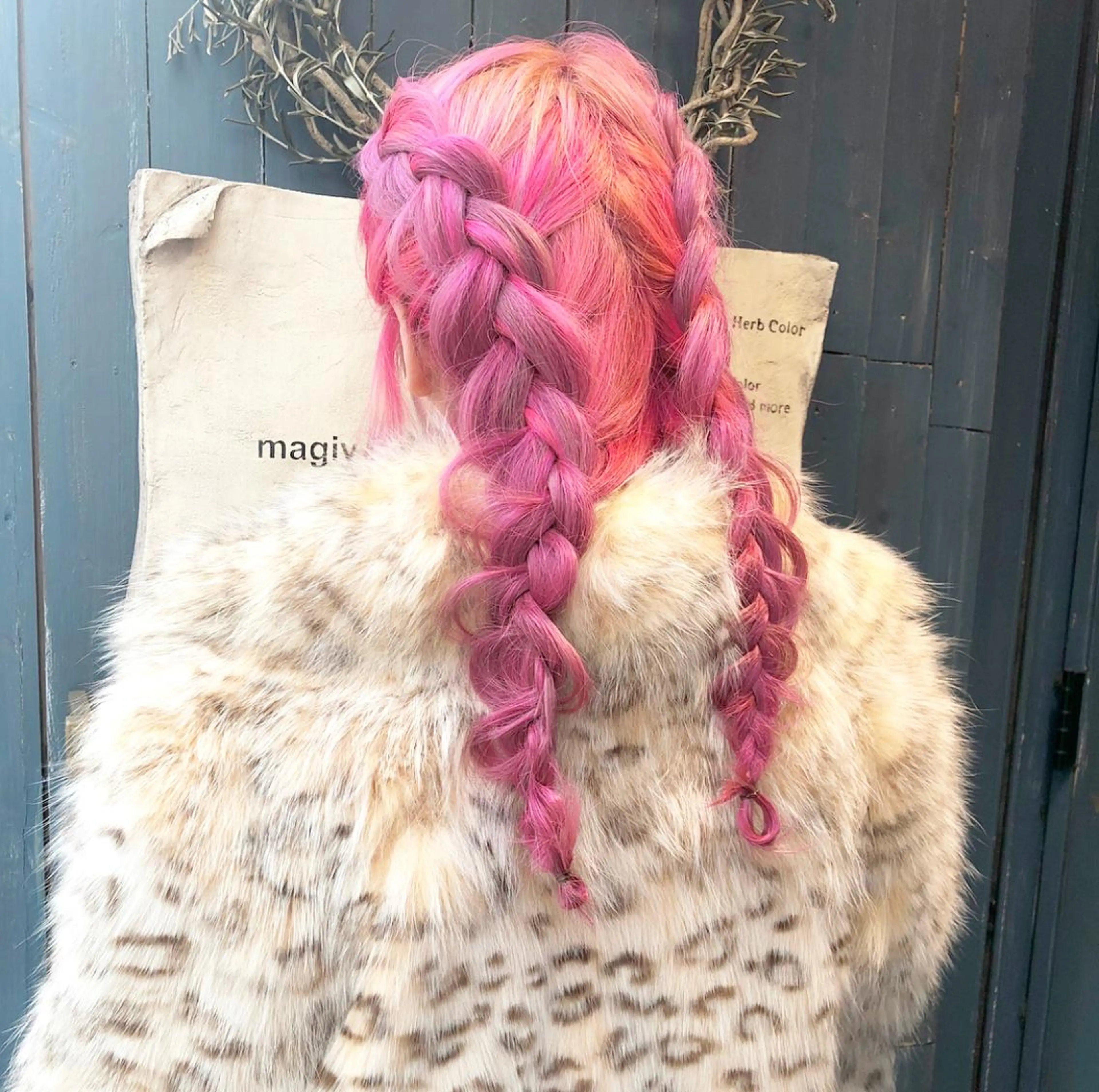 ロング カラー ヘアアレンジ ブリーチ、パーマ 西部笑のヘアスタイル