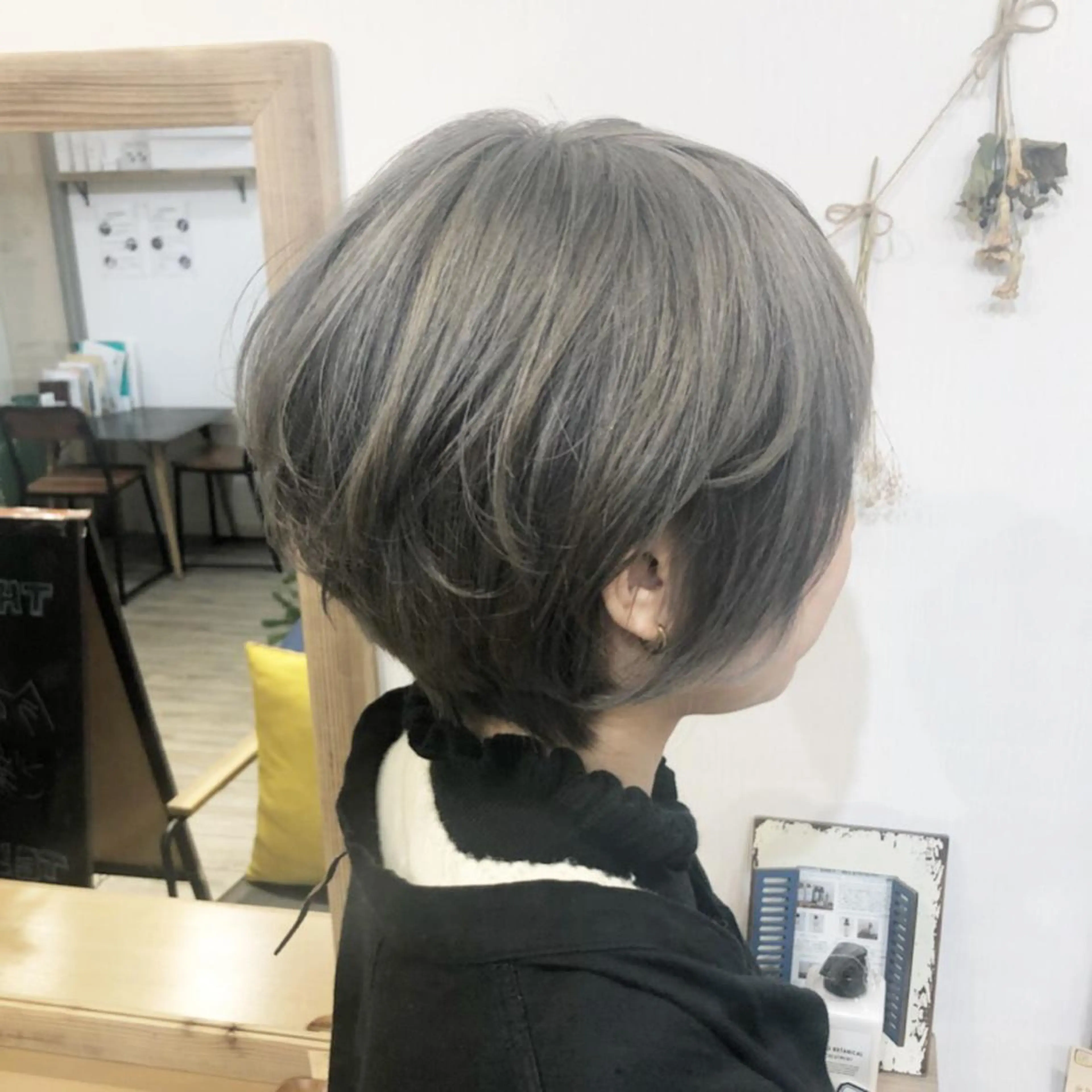 ショート カラー ヘアアレンジ アッシュ 顔周りcut・ご相談 ＝新宿しずく🇰🇷のヘアスタイル