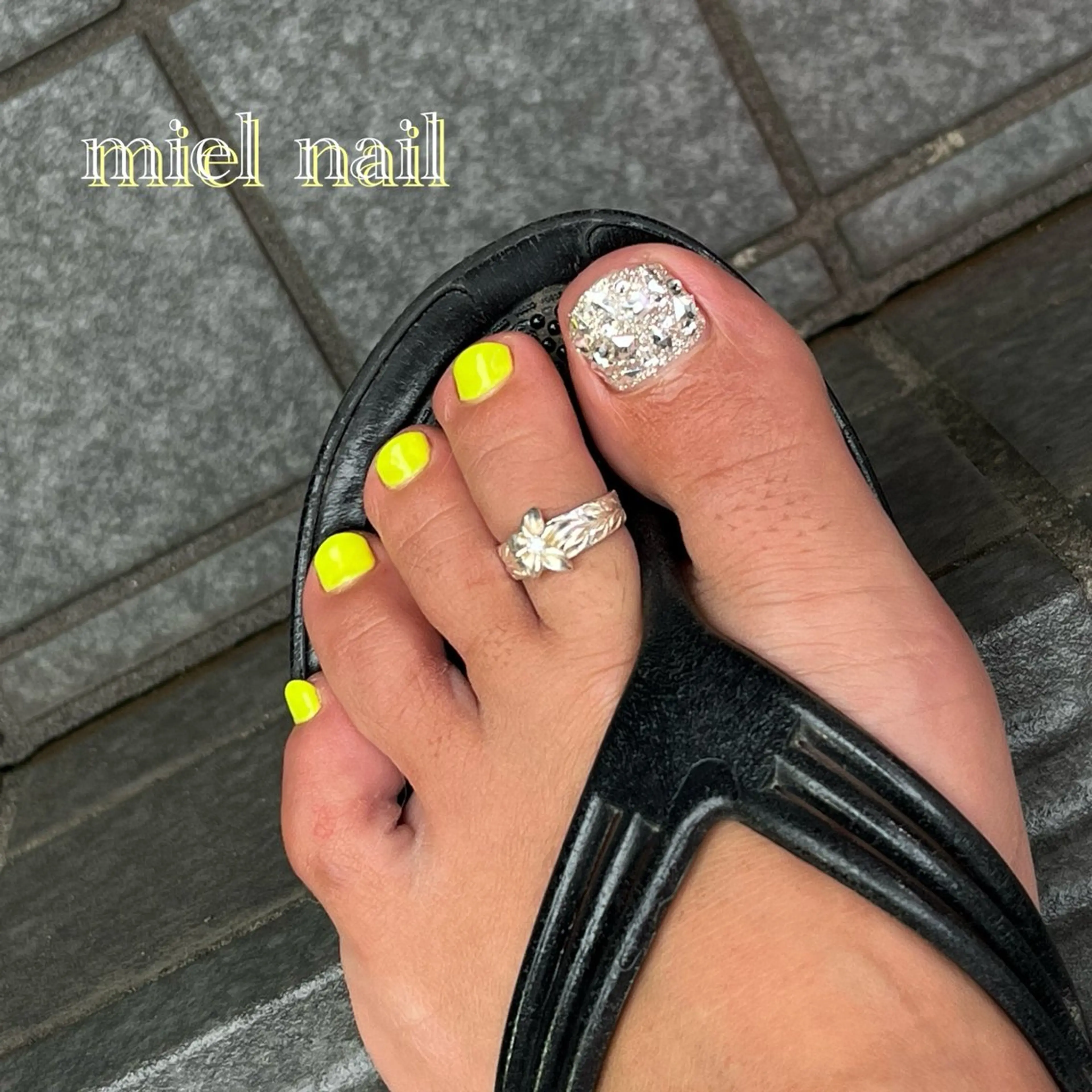 ネイル フットネイル キラキラネイル 夏ネイル miel nailのネイルデザイン