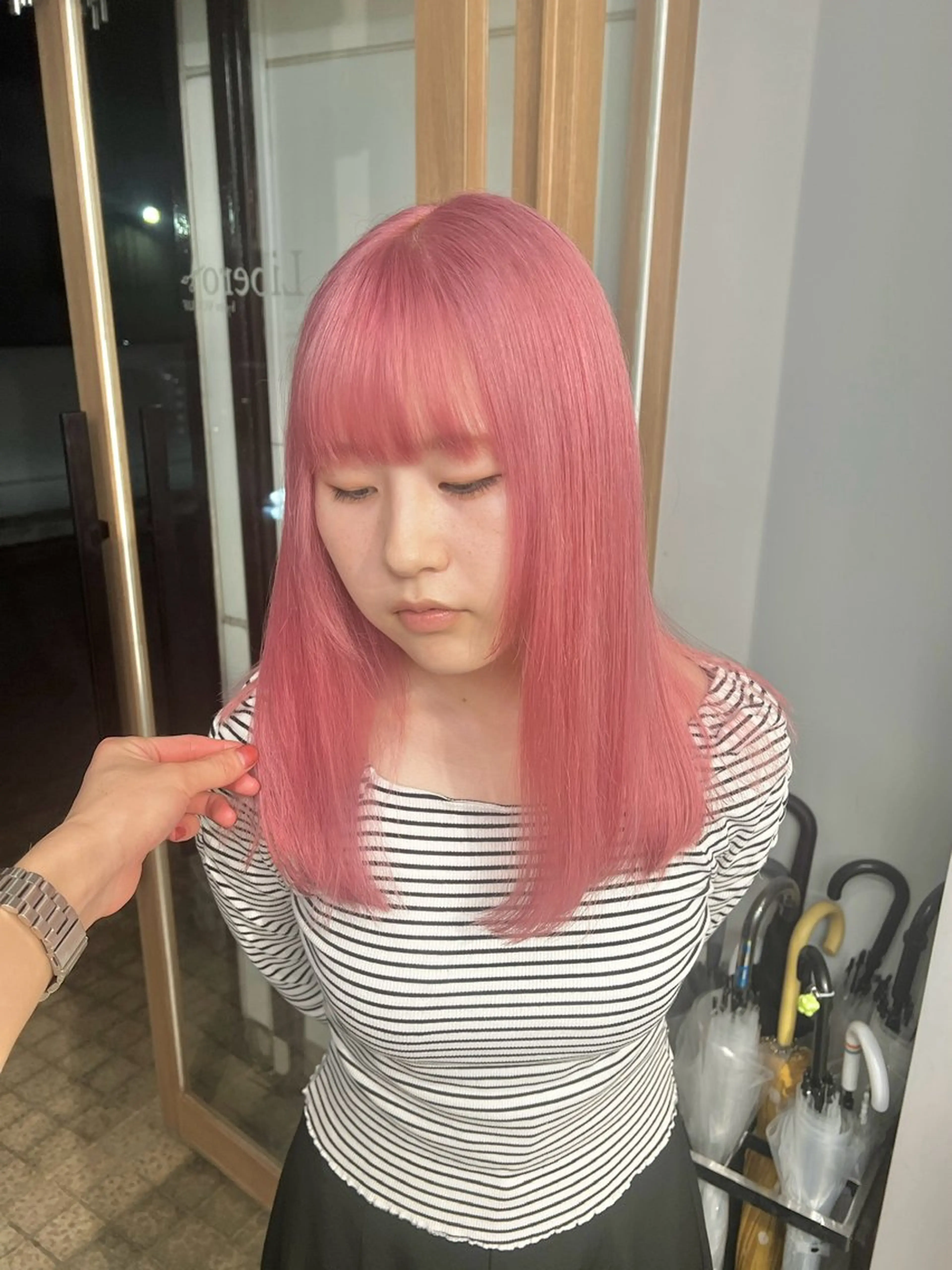 ミディアム カラー ピンクカラー SALOWIN柏Suite所属・レイヤー/ウルフ/ ハイトーン/岡本智樹のヘアスタイル