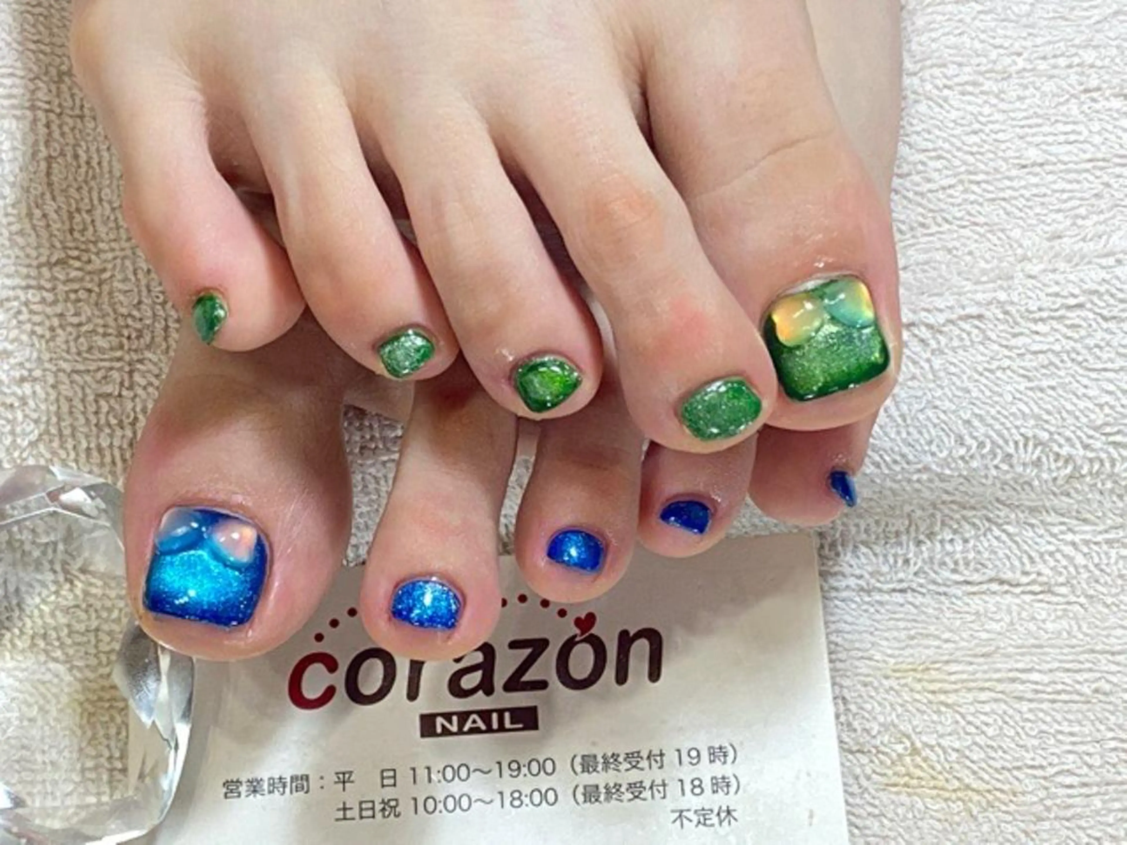 ネイル ブルー フットネイル ジェルネイル グリーン ハート フットネイル corazon所属・ネイリスト aicoのネイルデザイン