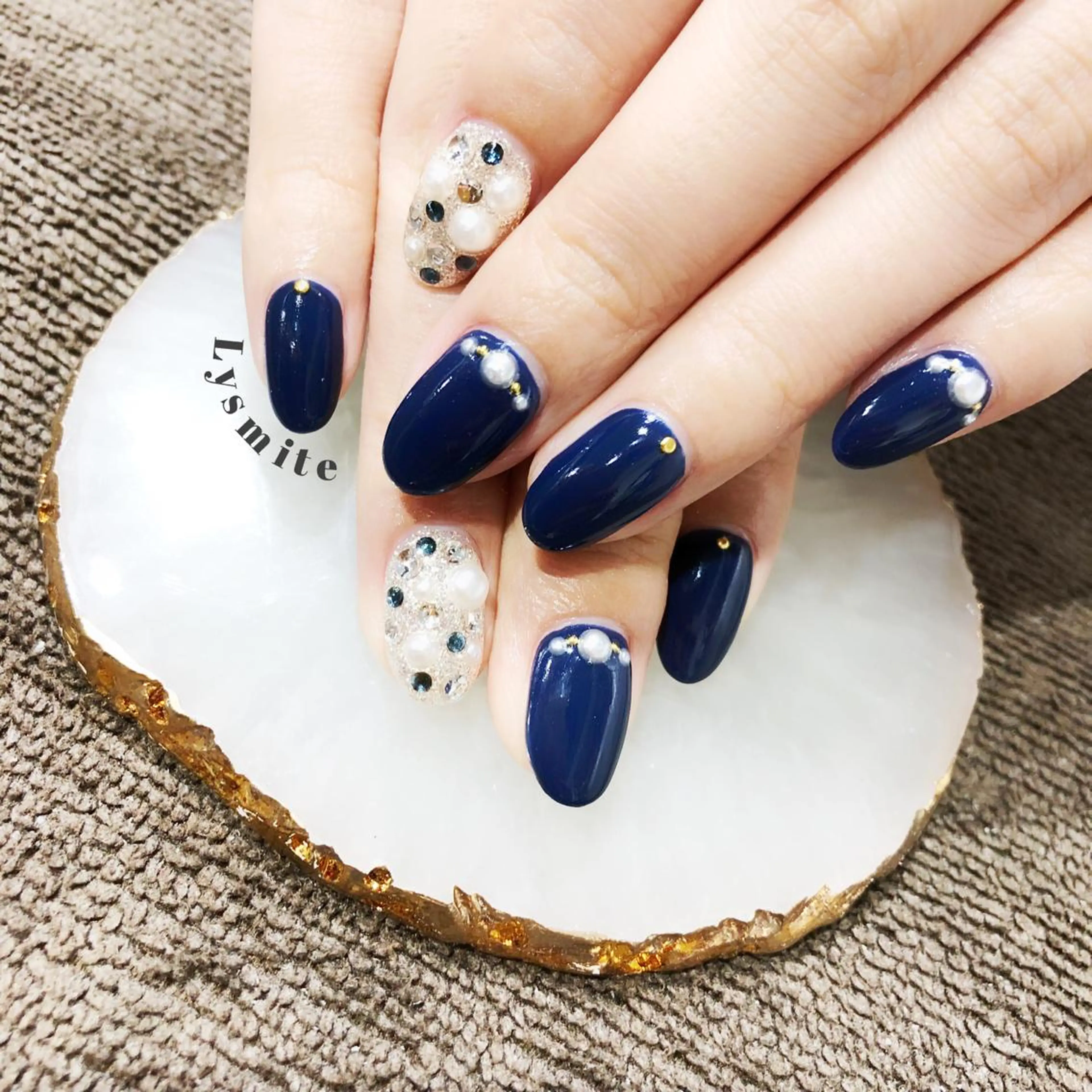 ネイル ストーンネイル Lysmite所属・岩本 美香のネイルデザイン