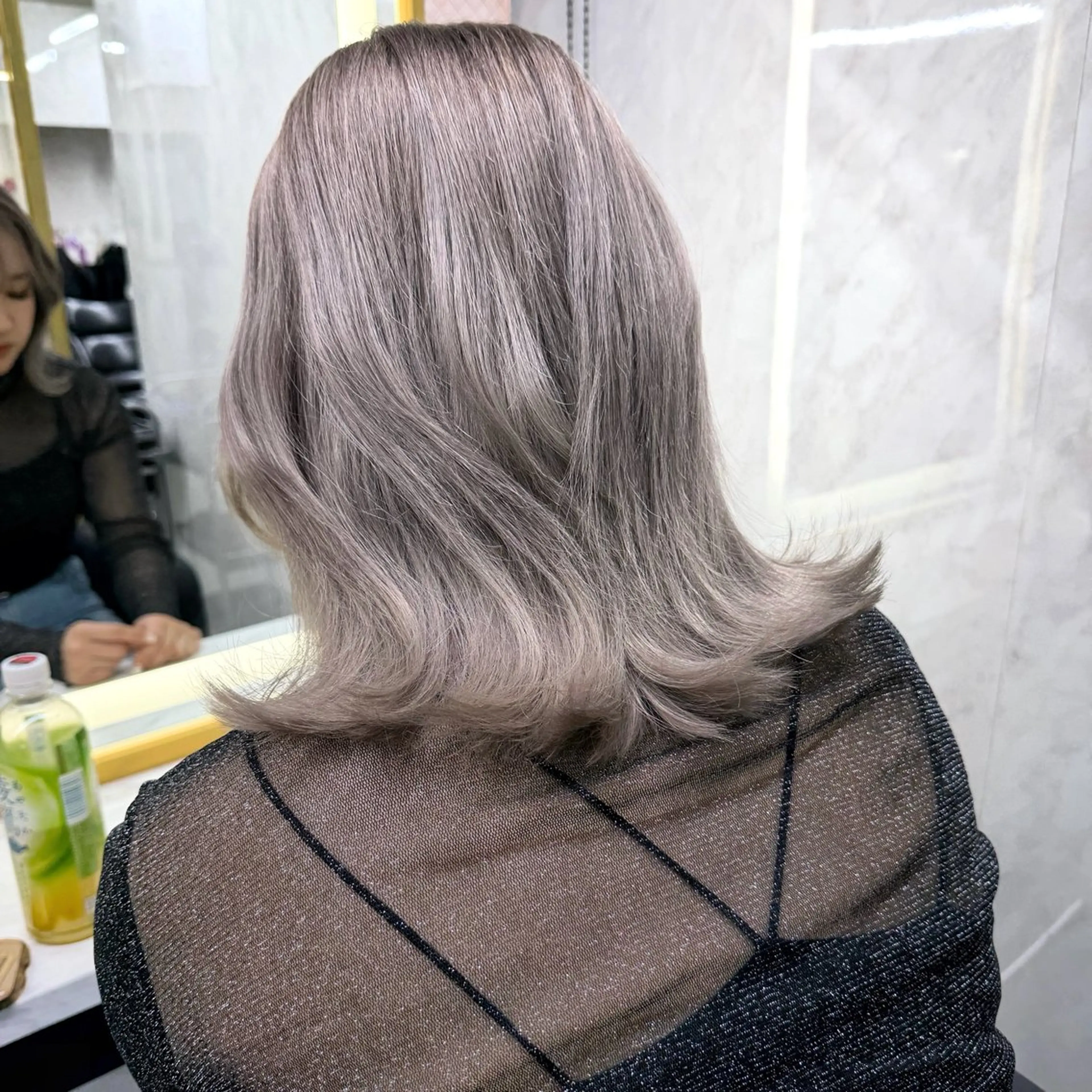 ミディアム カラー シールエクステ ハイトーンカラー エクステ ヘアカラー トリートメント シールエクステ特化 ハイトーン、NANAのヘアスタイル