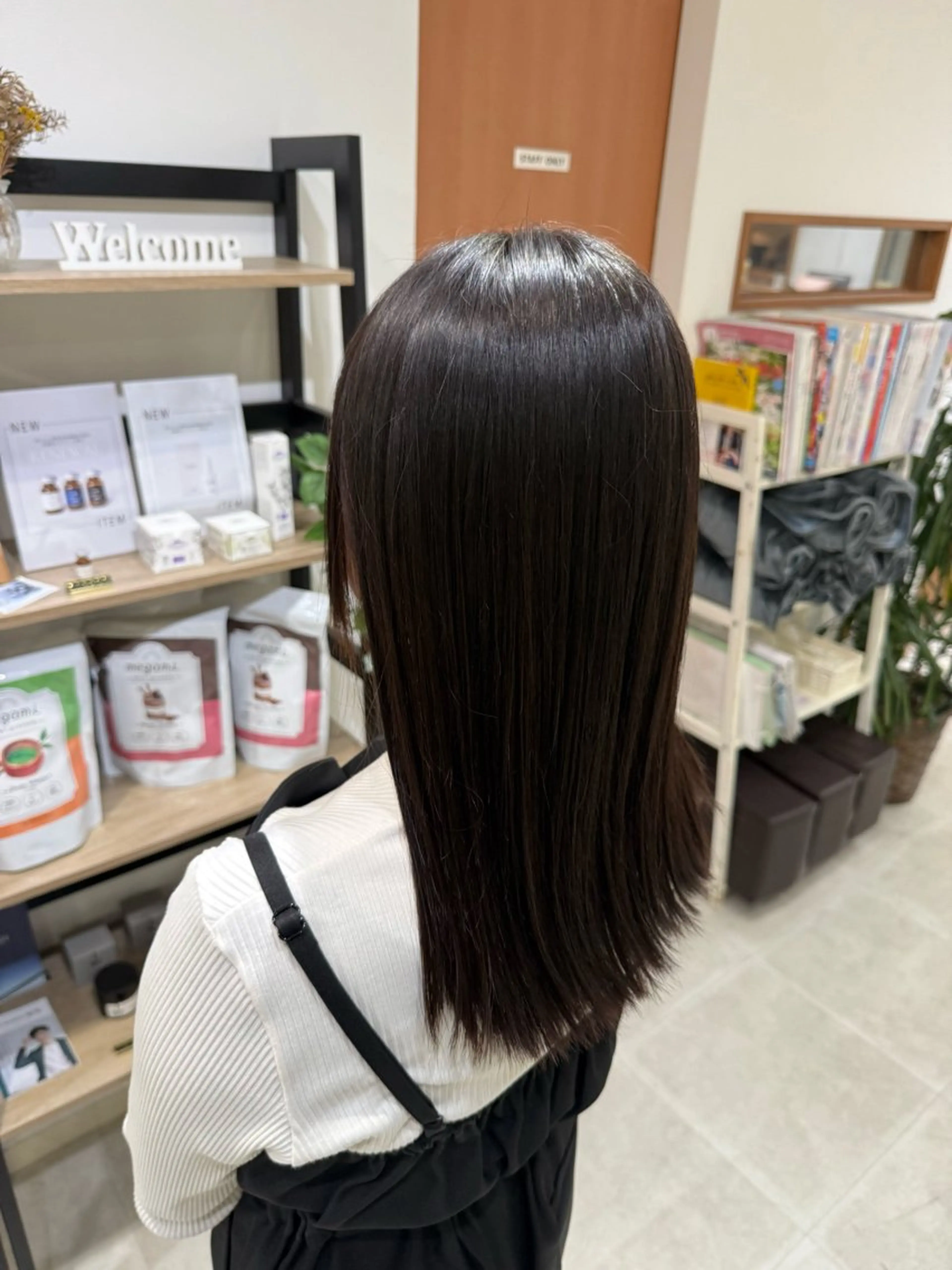 ミディアム カット 縮毛矯正 島 歩那のヘアスタイル