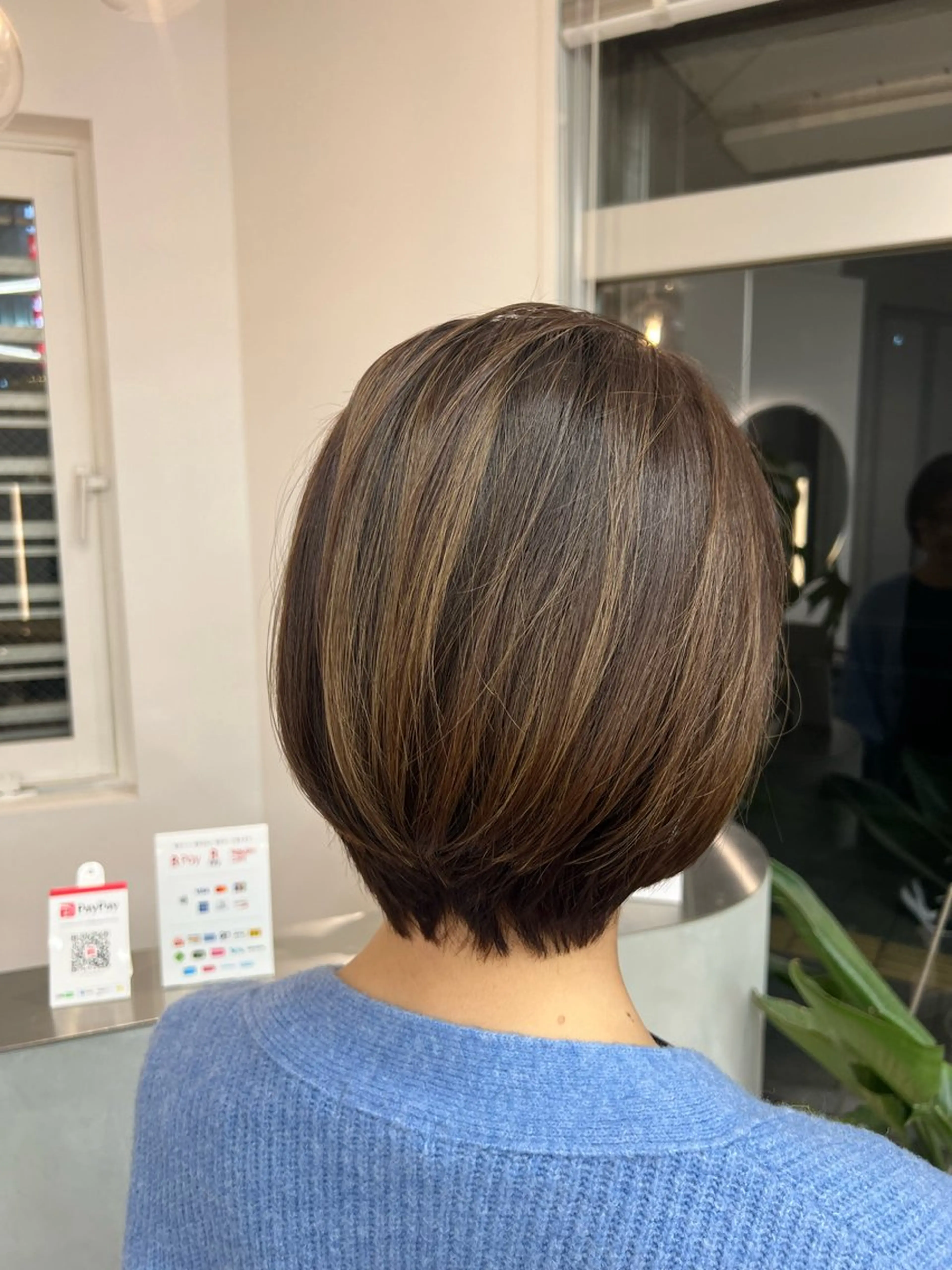 ショート カラー 小森聖奈 韓国風レイヤーカットのヘアスタイル