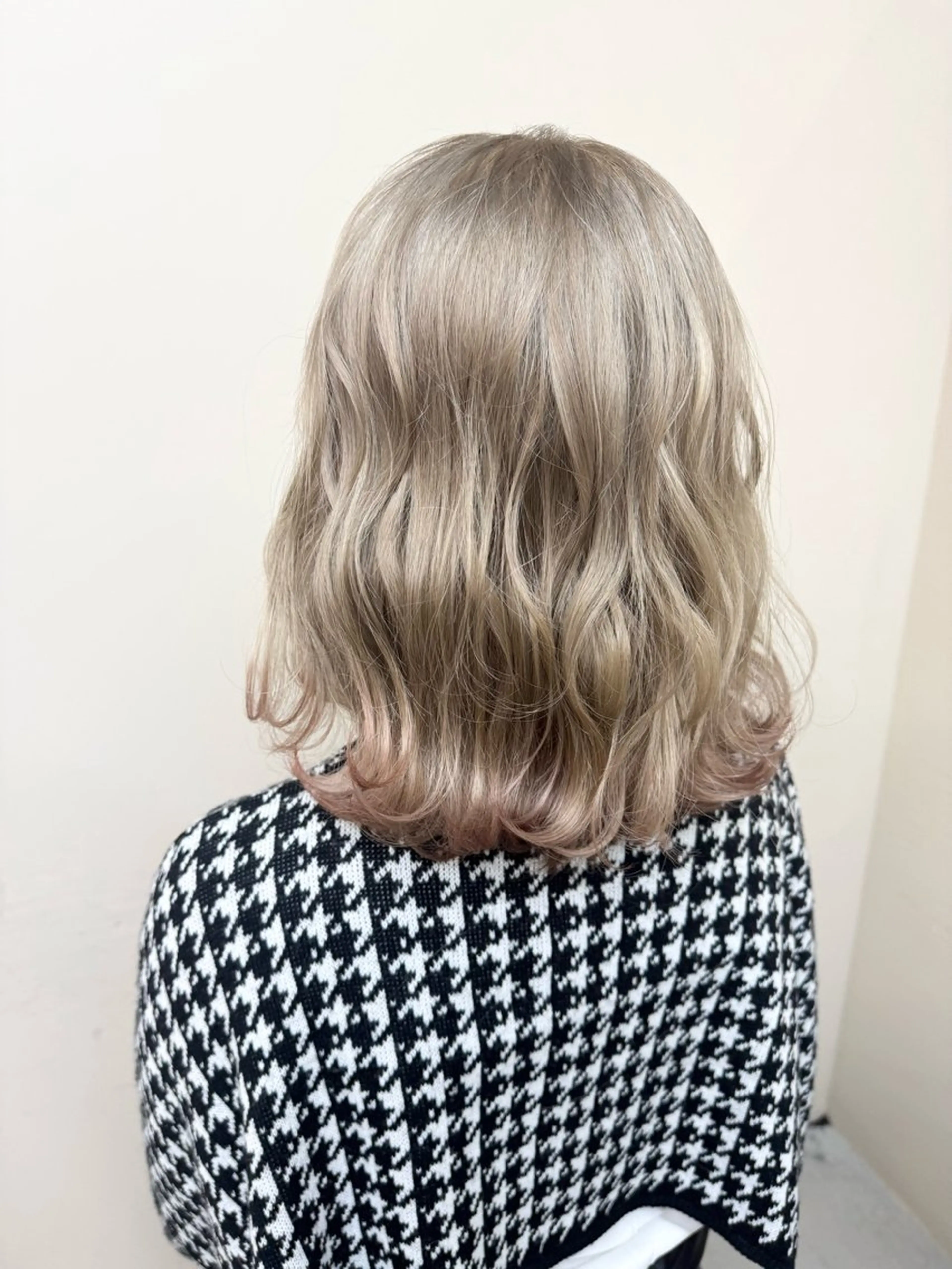 ミディアム カラー ピンクカラー 桒原 ちさのヘアスタイル