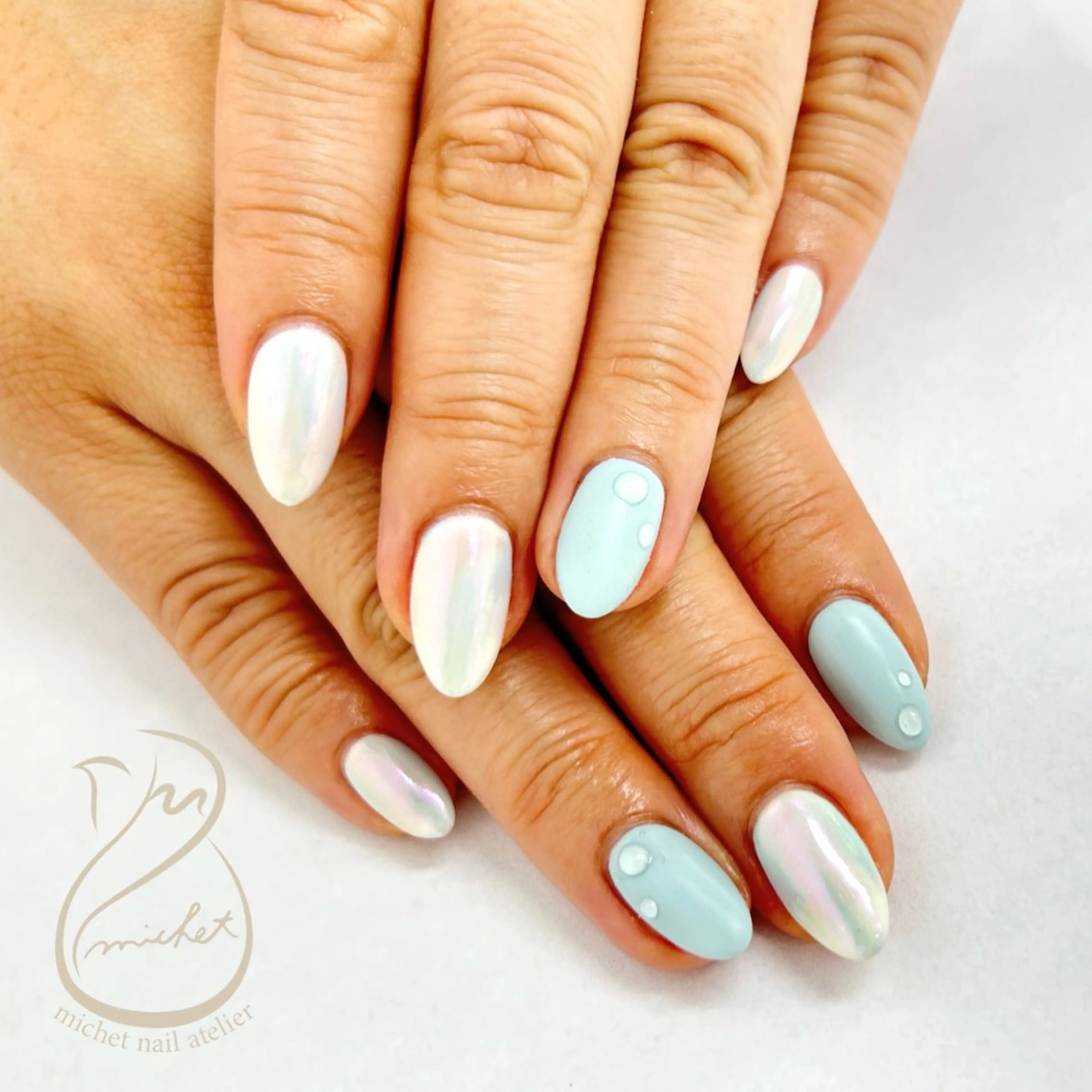 ネイル アートネイル オーロラネイル ブルー 水色 ミラーネイル ハンドネイル h. rikaのネイルデザイン