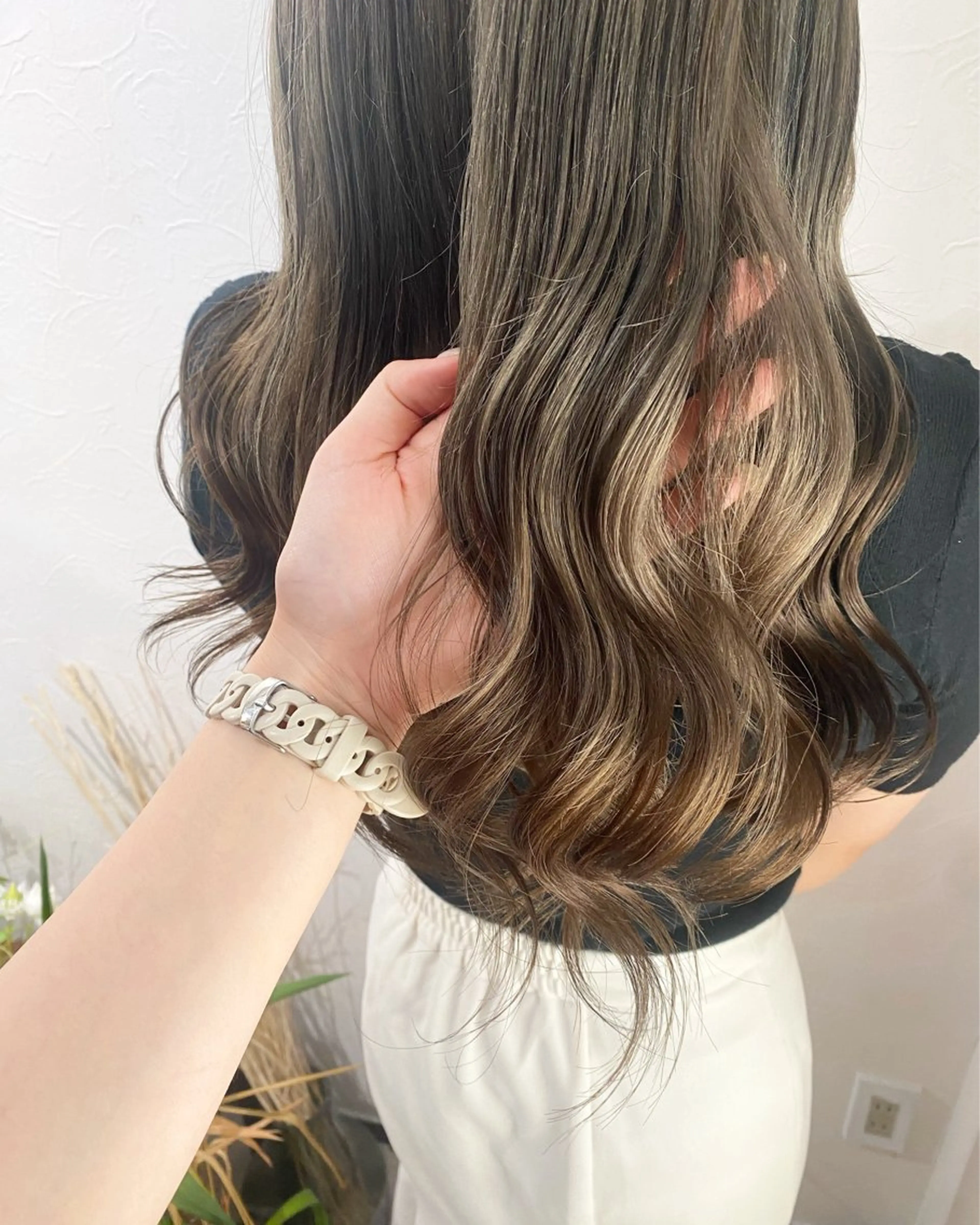 ロング ヘアカラー 透明感/グレージュ/ MOMOKO🩵のヘアスタイル