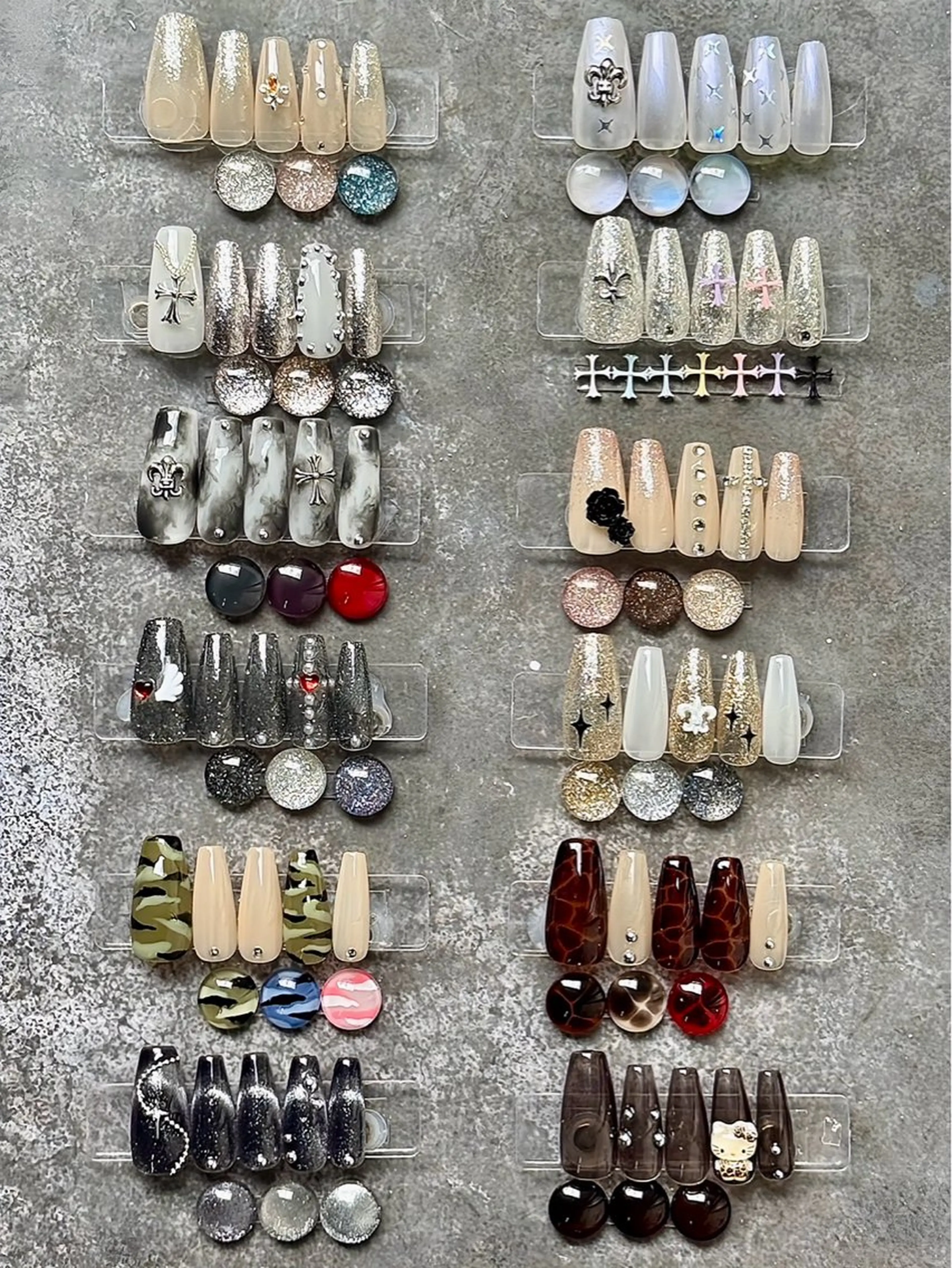 【オフあり】《🦋秋冬Y2K×海外定額ネイルVol.2》⚠️オフ別途⚠️土日祝料金+￥500の写真