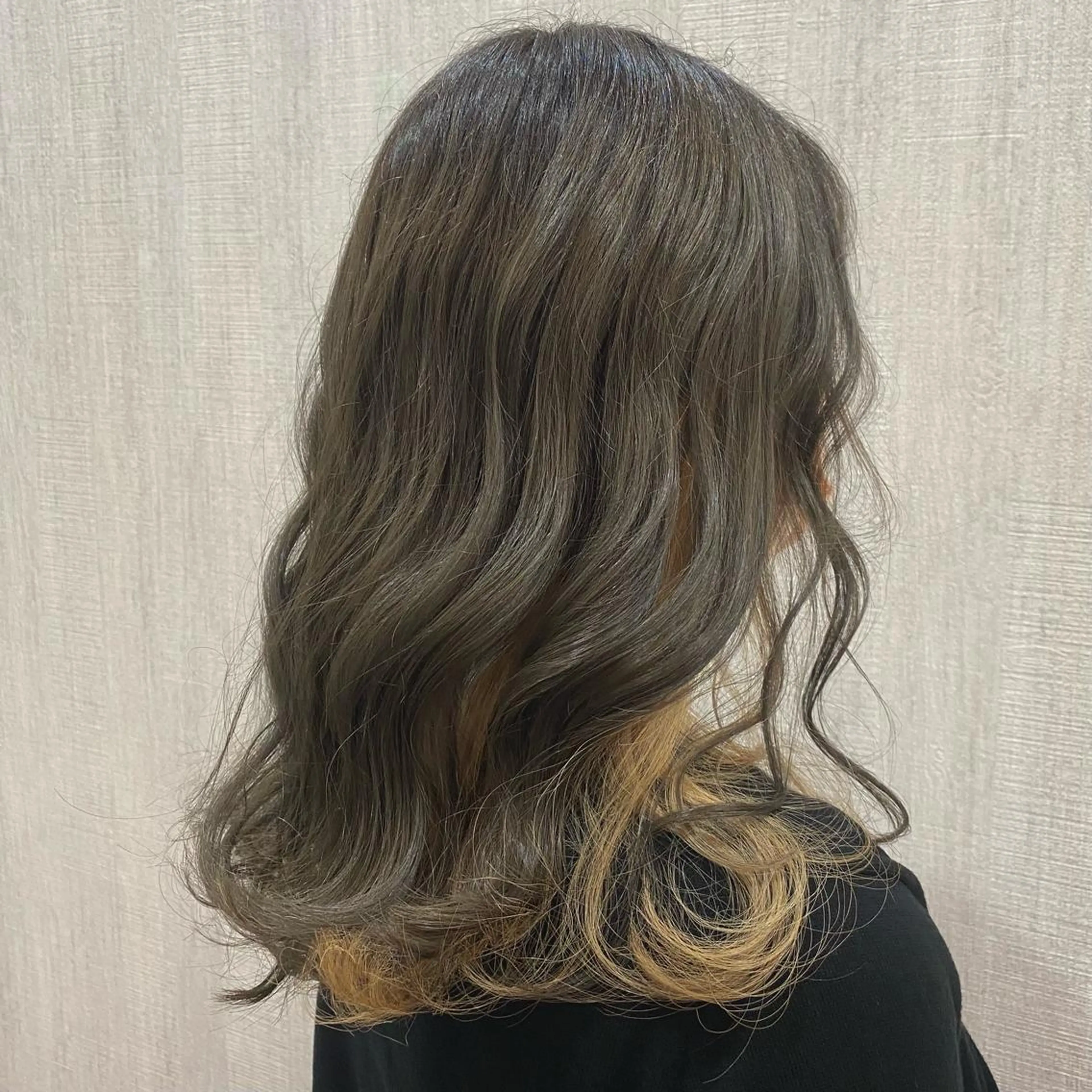 セミロング カラー カット ヘアカラー トリートメント 🫧透け感⋆艶髪💎 山口アヤカのヘアスタイル