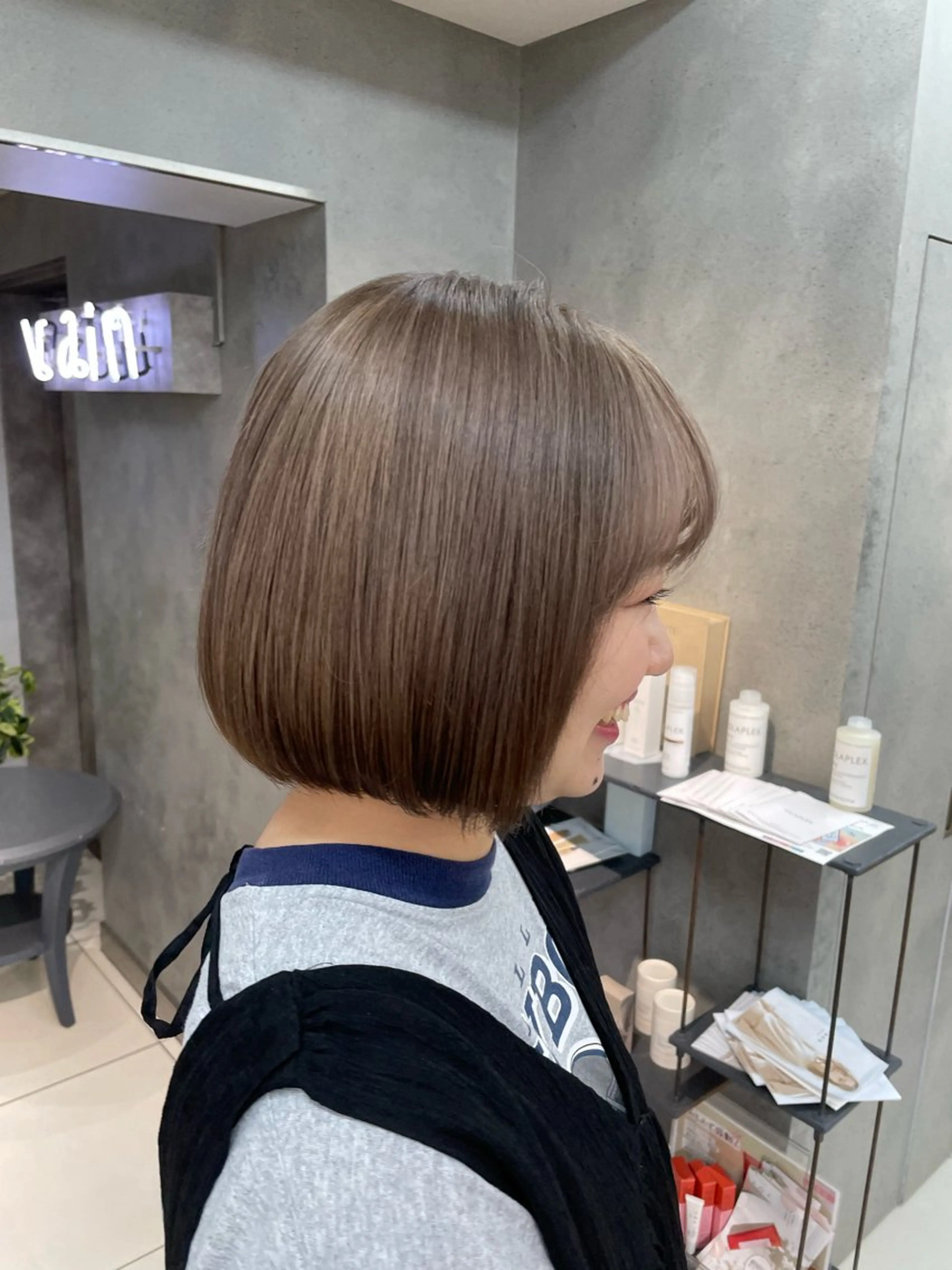 ショート カラー ヘアアレンジ ボブ/透明感ベージュ 🫧クルミ🌟のヘアスタイル