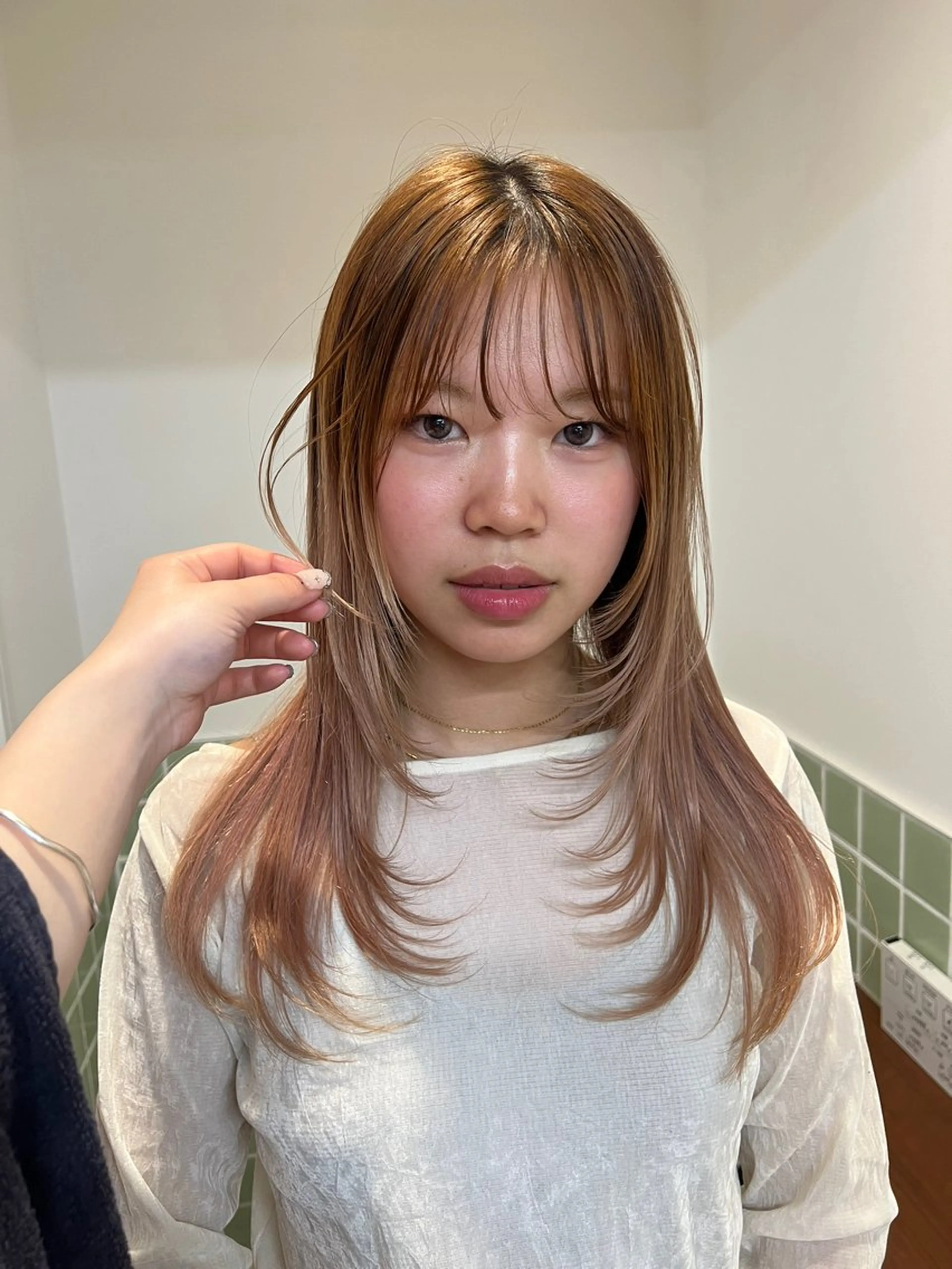 ロング カット センターパート/ 暖色カラーayuのヘアスタイル