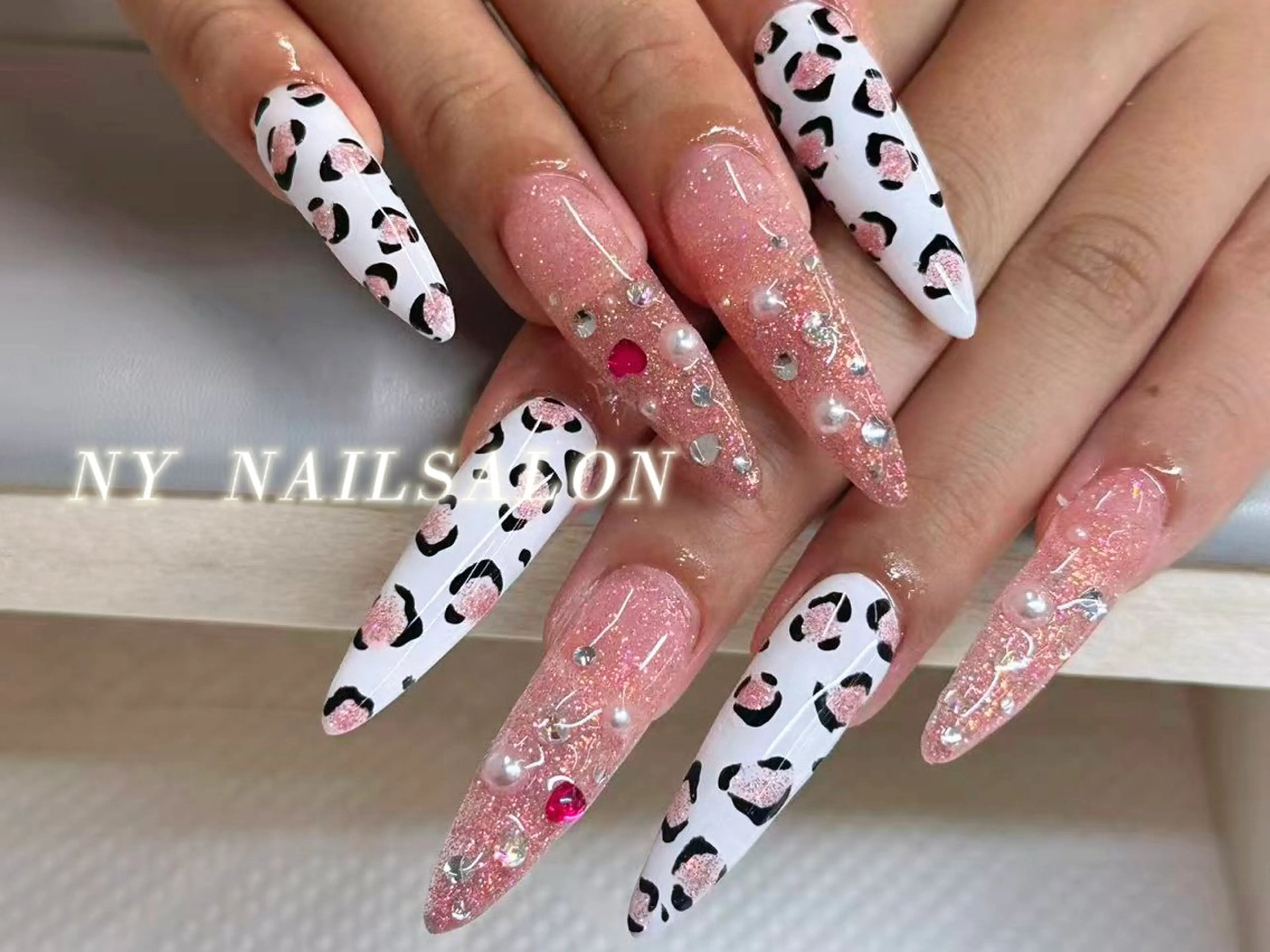 ネイル 長さ出し フットネイル フレンチネイル ジェルネイル ガーリー ハンドネイル NYネイルサロン　千葉中央店所属・NYネイルサロン 千葉中央店のネイルデザイン