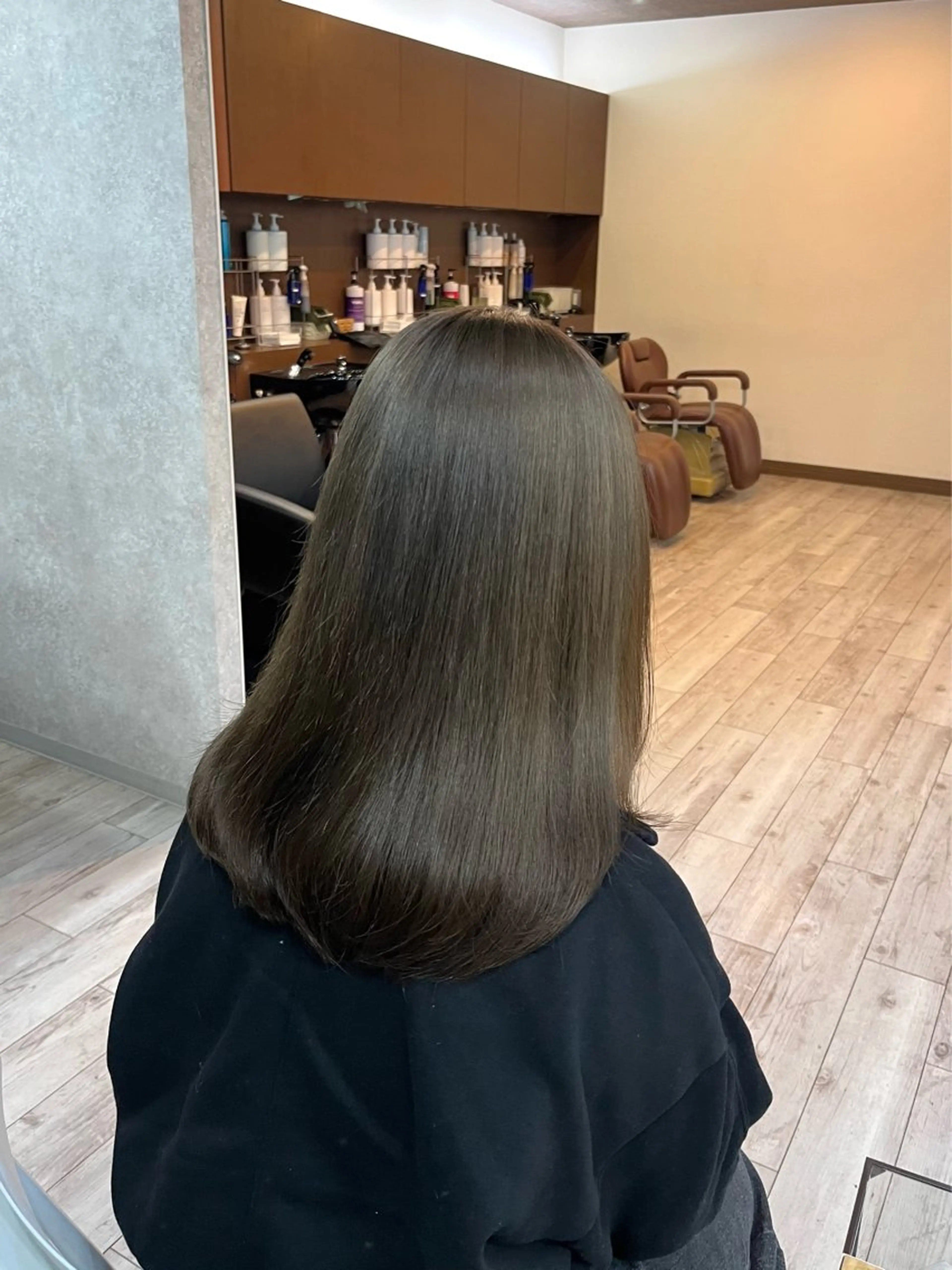 セミロング カラー ブリーチ グレージュ オリーブグレージュ オリーブグレー カット ヘアカラー トリートメント 村田梨乃/ minim hairのヘアスタイル