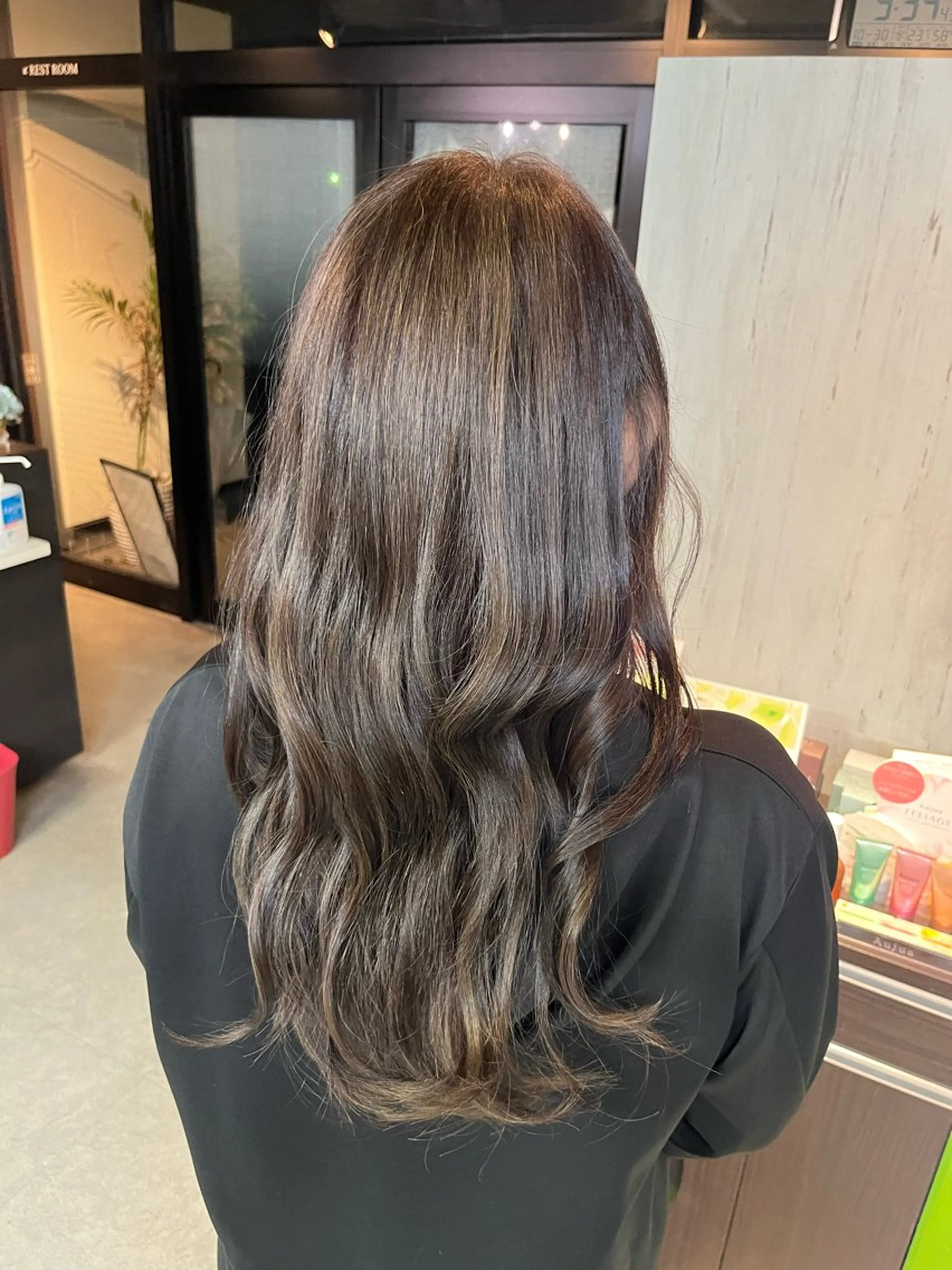 セミロング ハイライト ジェリカヘア所属・喜多 佐和のヘアスタイル