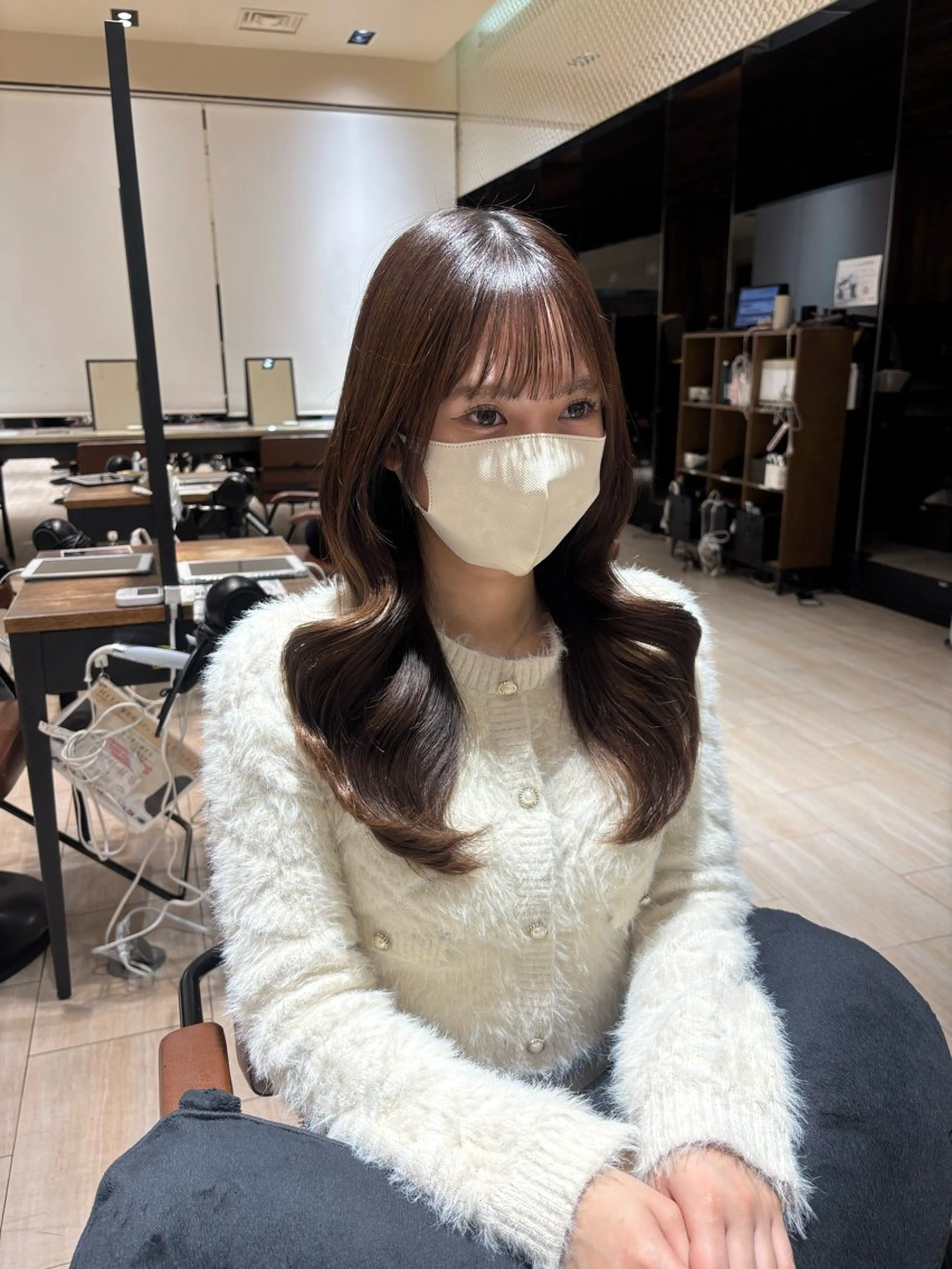 セミロング くびれヘア 韓国風ヘア レイヤーカット カット 穂積 未優のヘアスタイル
