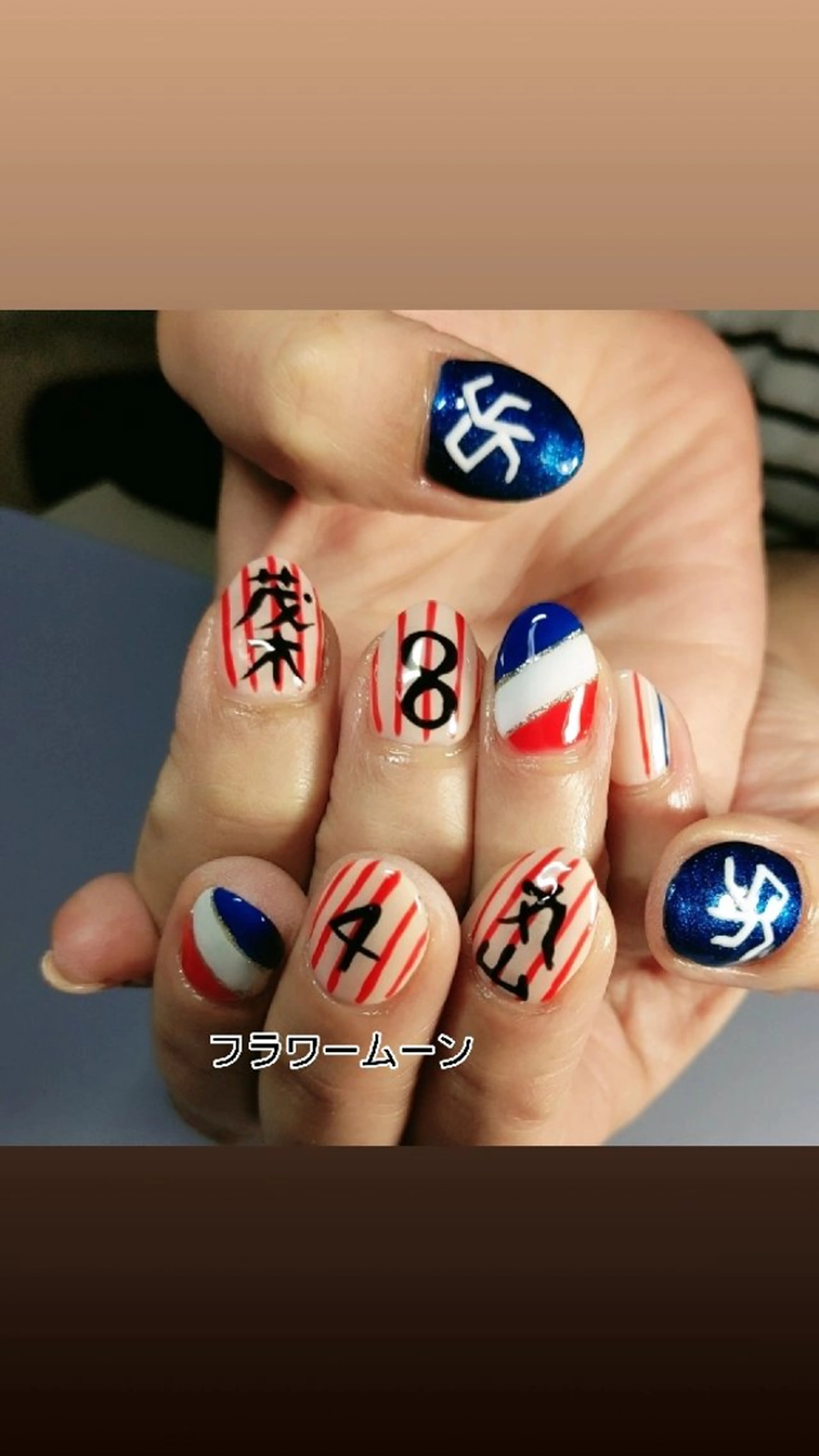 ネイル ハンドネイル ハンドケア フラワー ムーンのネイルデザイン