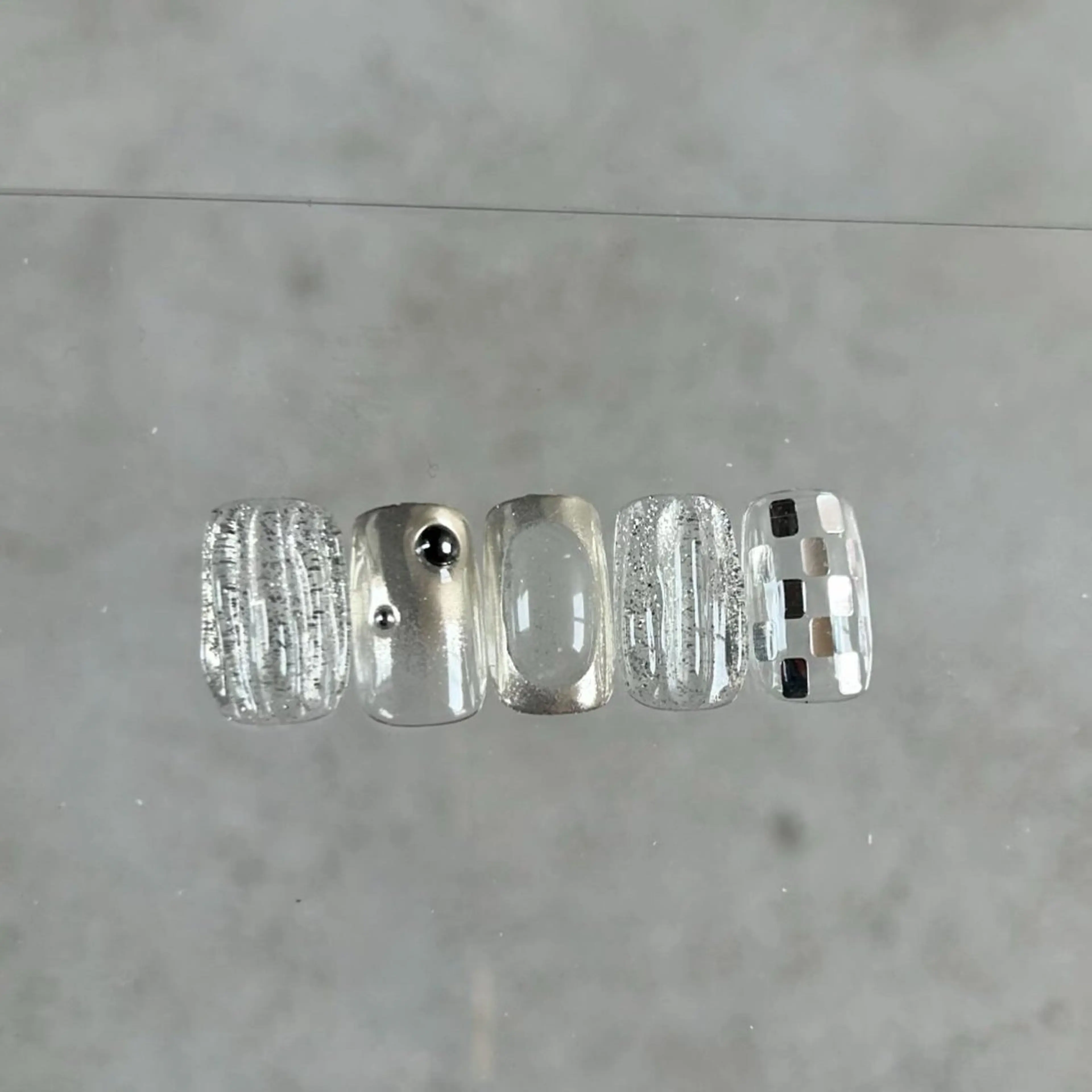 ネイル カジュアル クリアネイル グラデーション 氷ネイル・うるうるネイル キラキラネイル ハンドネイル ハンドケア lyly.nail所属・lylynail YUUKAのネイルデザイン