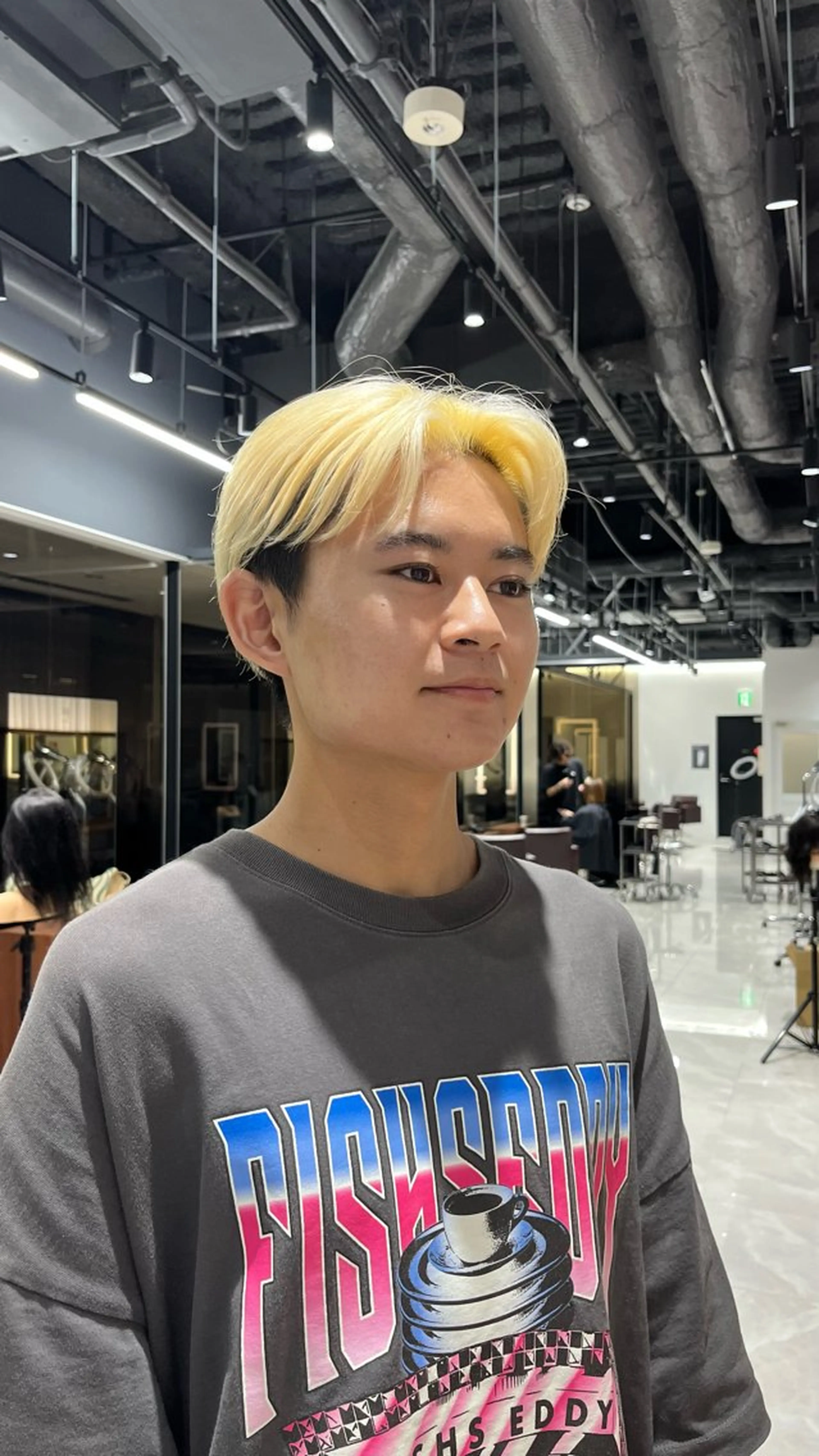 メンズ メンズブリーチ メンズハイトーン カット ヘアカラー 石塚 瑛里菜のヘアスタイル