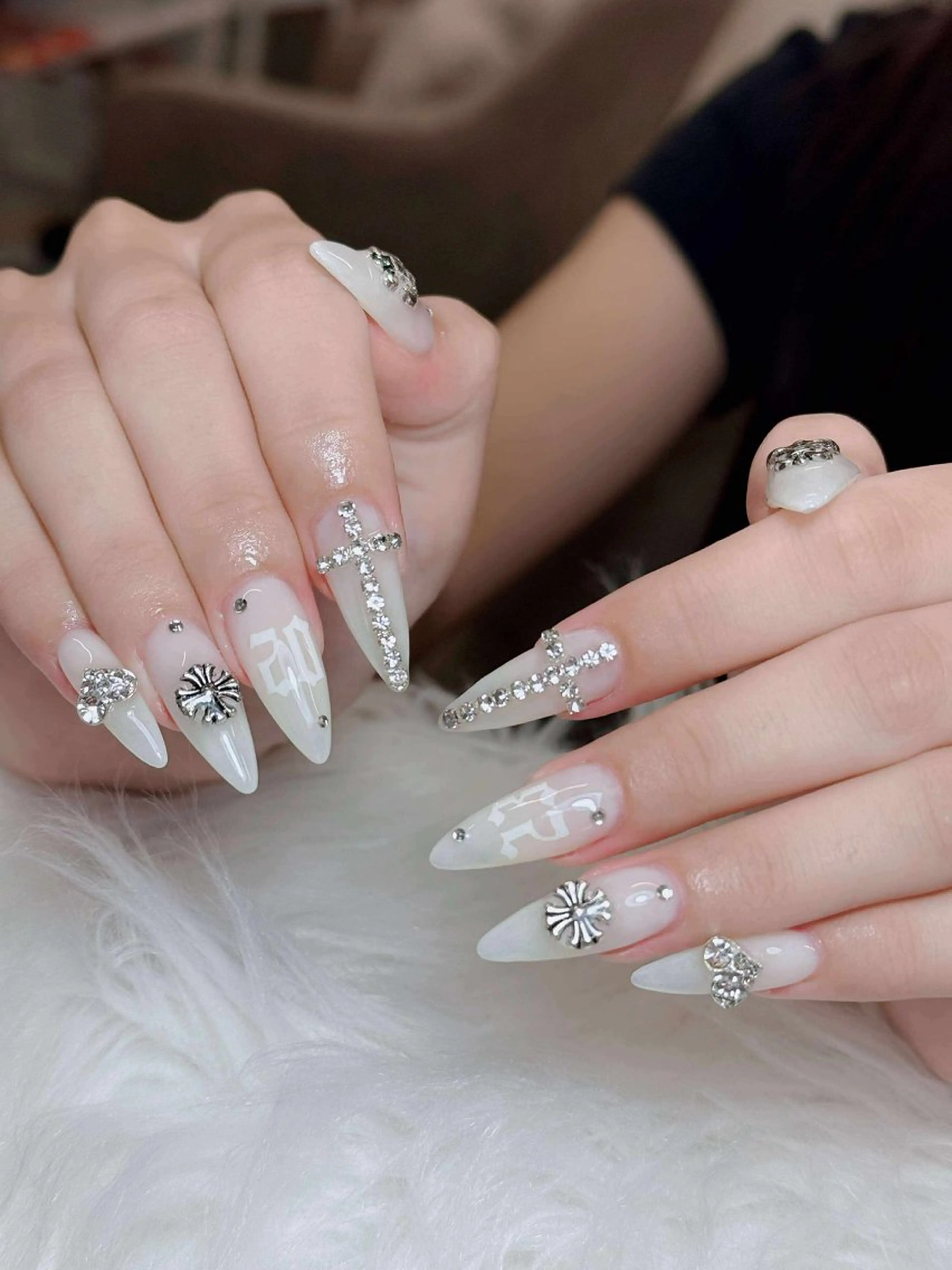 ネイル オーロラネイル チークネイル フットネイル フレンチネイル 韓国ネイル ハンドネイル Lumi Nail 新大久保3‘のネイルデザイン