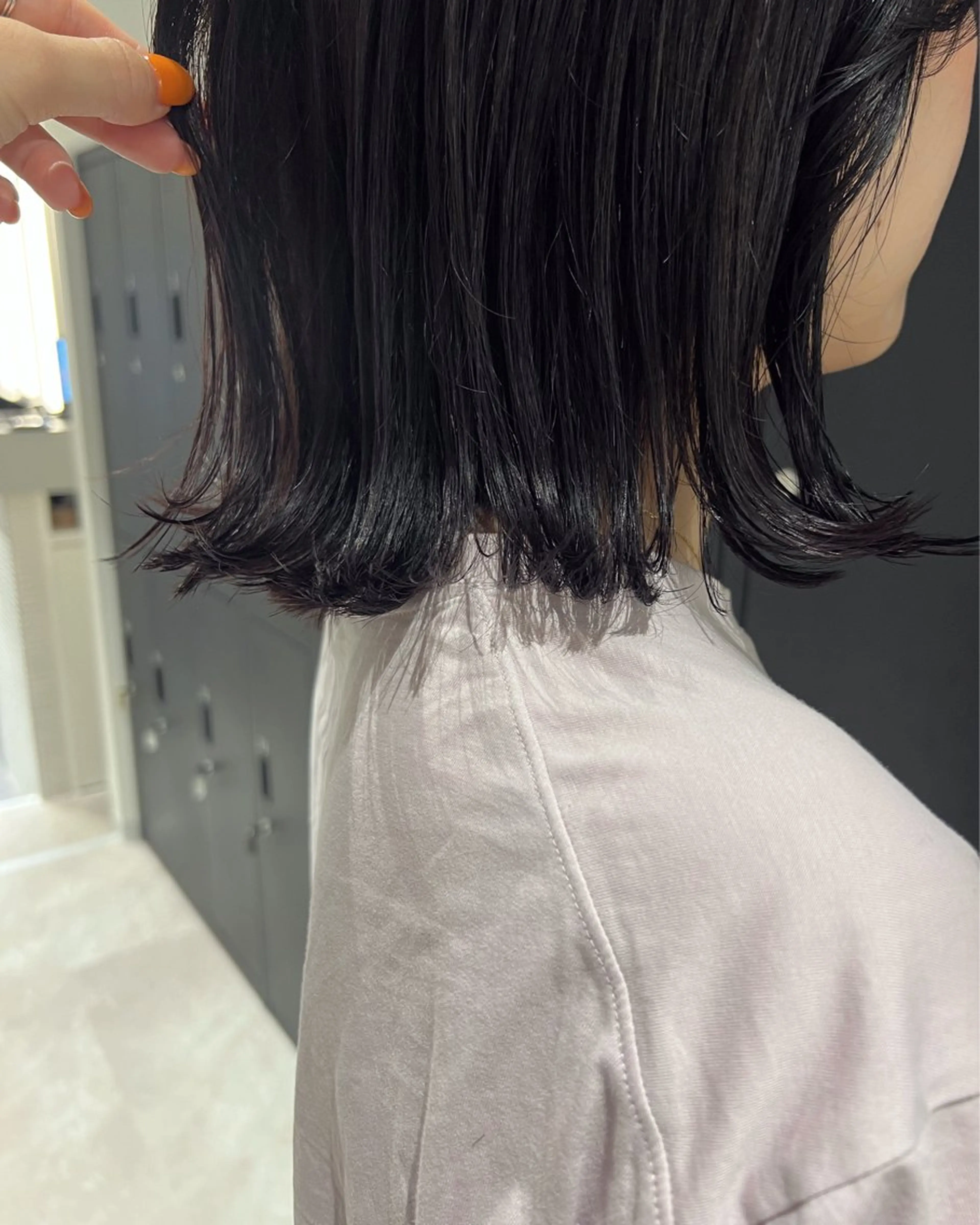 ミディアム カラー グレージュ ラベンダーカラー ラベンダーグレージュ ラベンダーグレー 暗髪カラー🫐パーマ おくだりんかのヘアスタイル