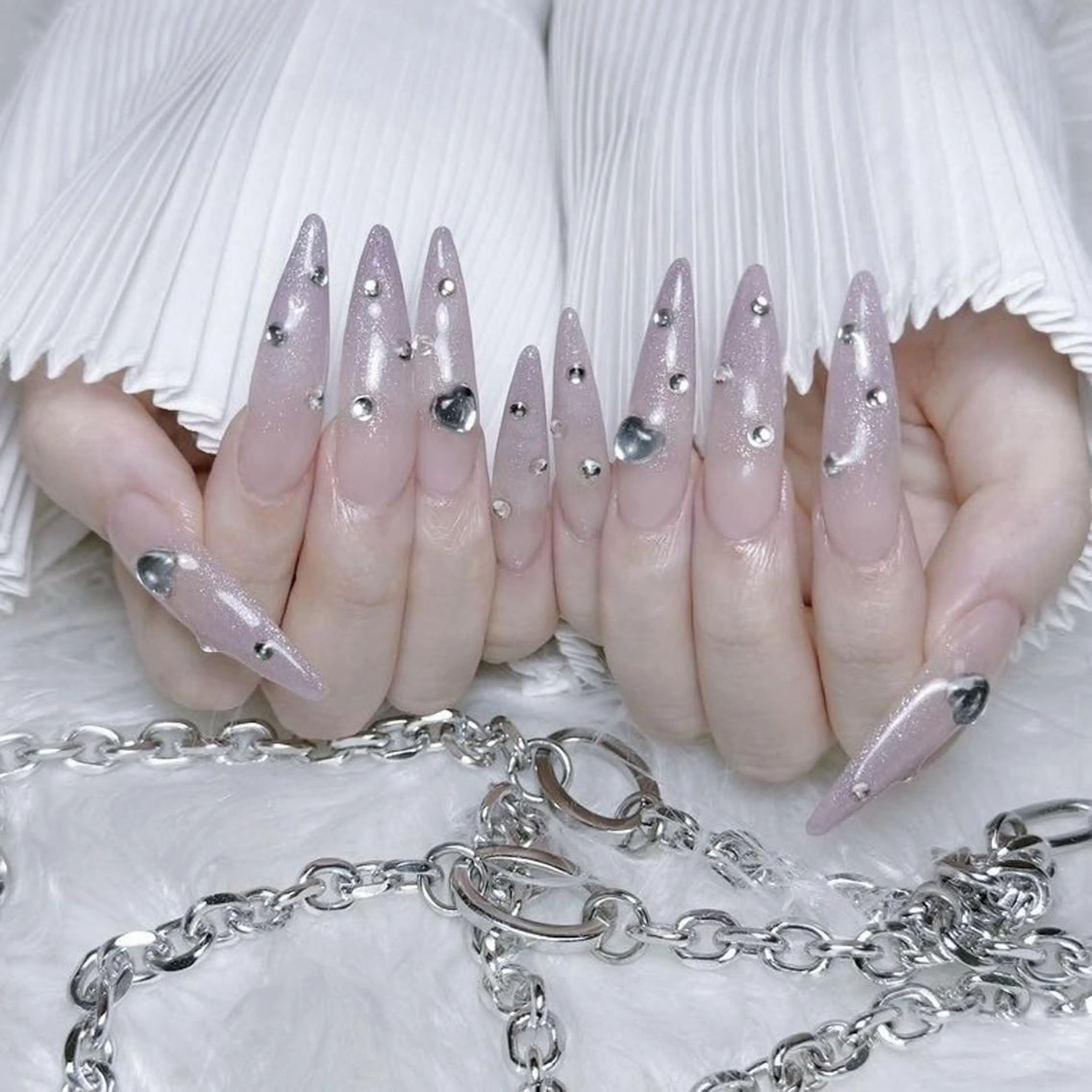 ネイル RAFFINE 月🦋🩵のネイルデザイン