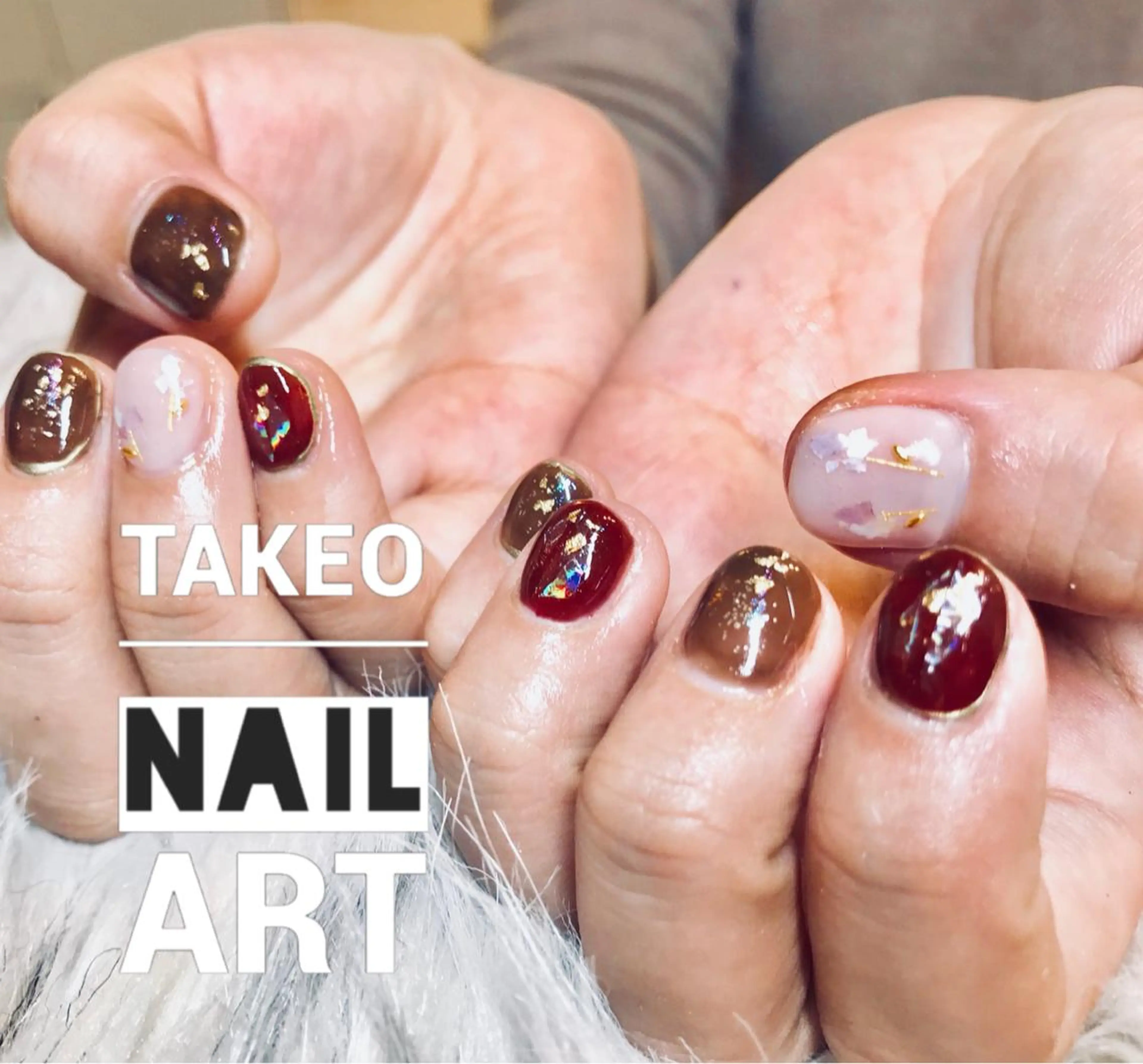 ショート ネイル ブラウン フラワーネイル ニュアンスネイル 赤色 nail&eye Aoのマツエク・マツパデザイン