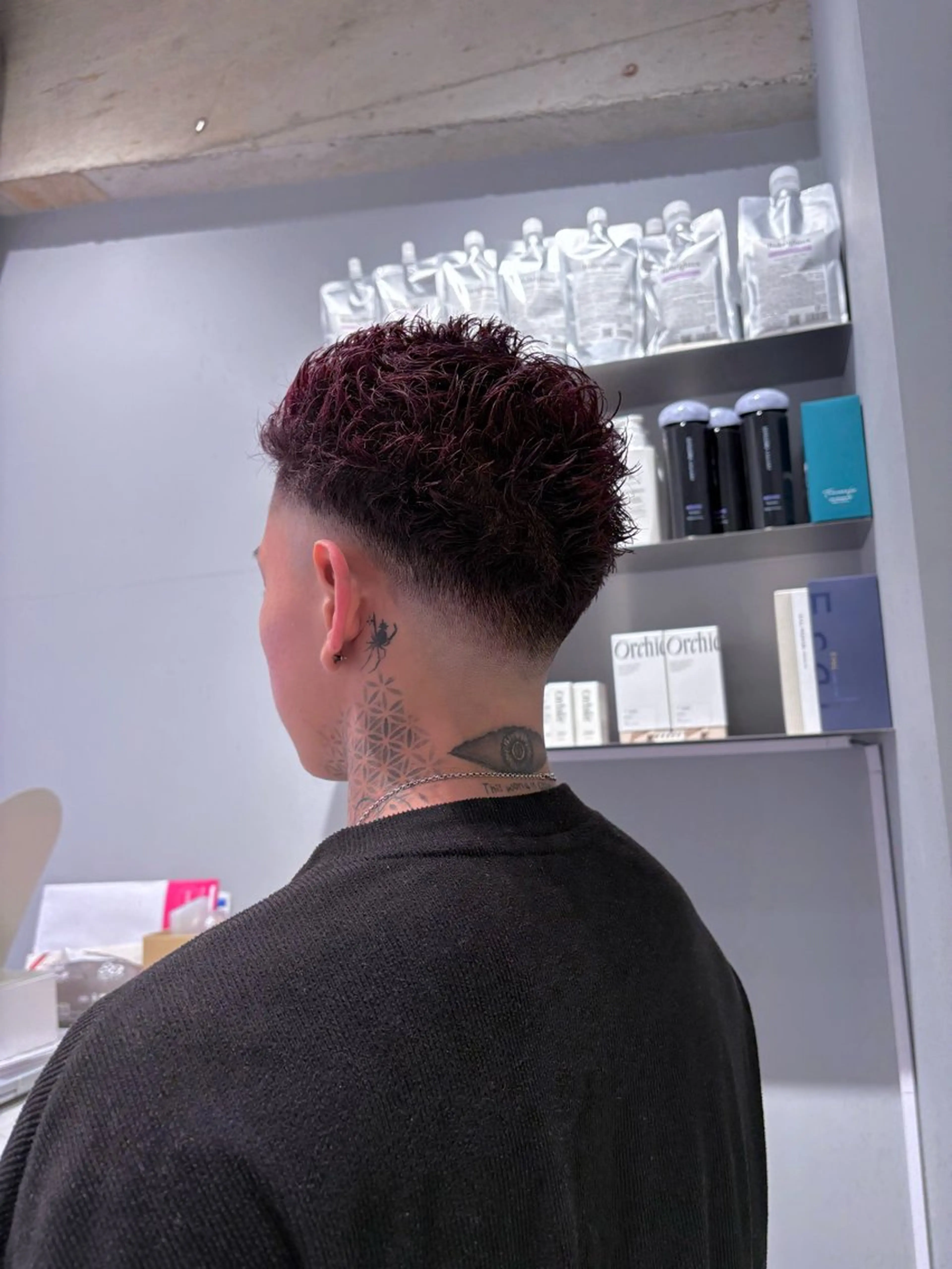 ショート カラー メンズ フェードカット スキンフェード ダブルカラー レッドカラー カット ヘアカラー トリートメント 菜々🫧新宿 透明感ケアブリーチのヘアスタイル