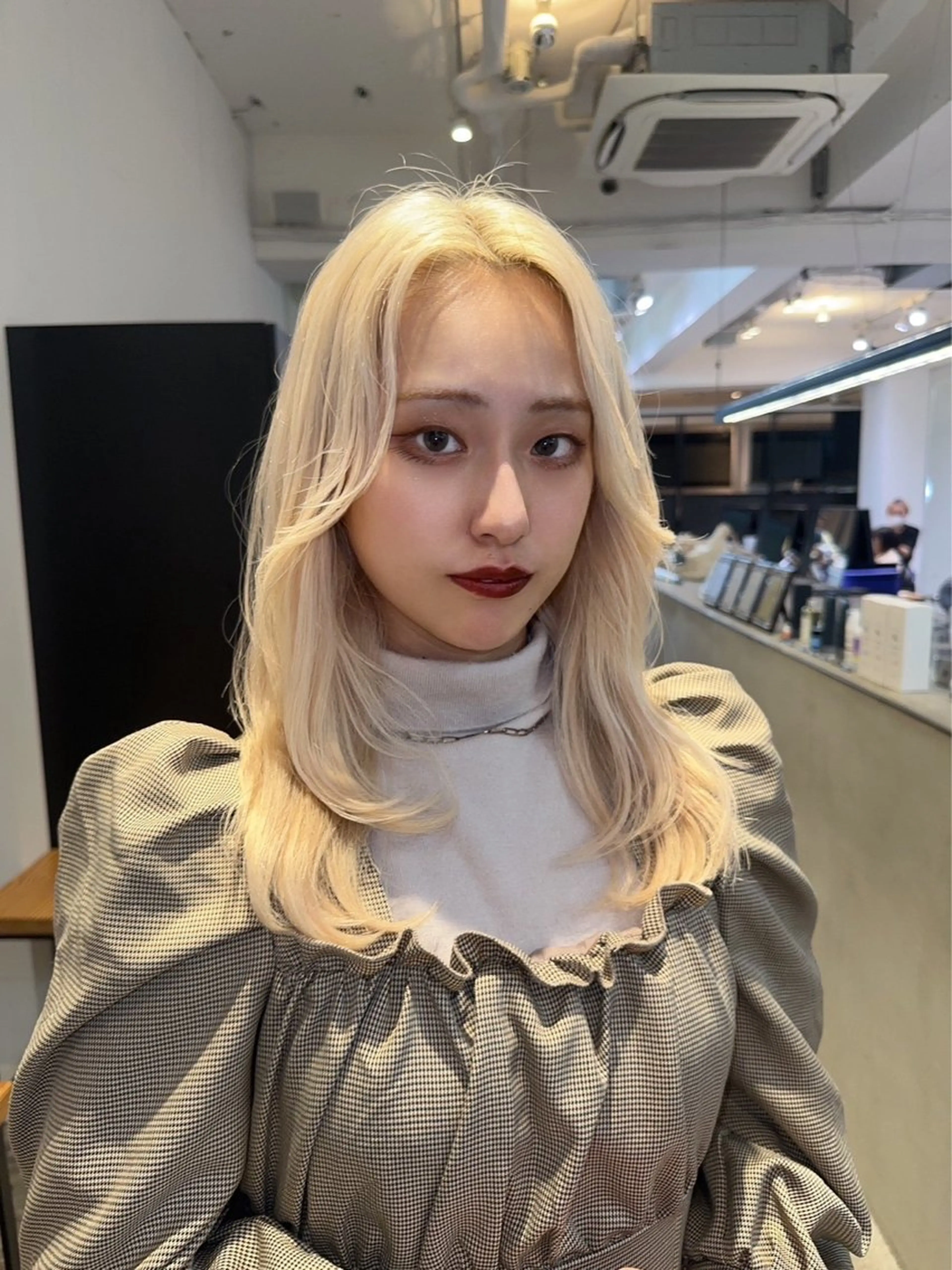 ロング レイヤーカット エミリ / オリーブカラーのヘアスタイル