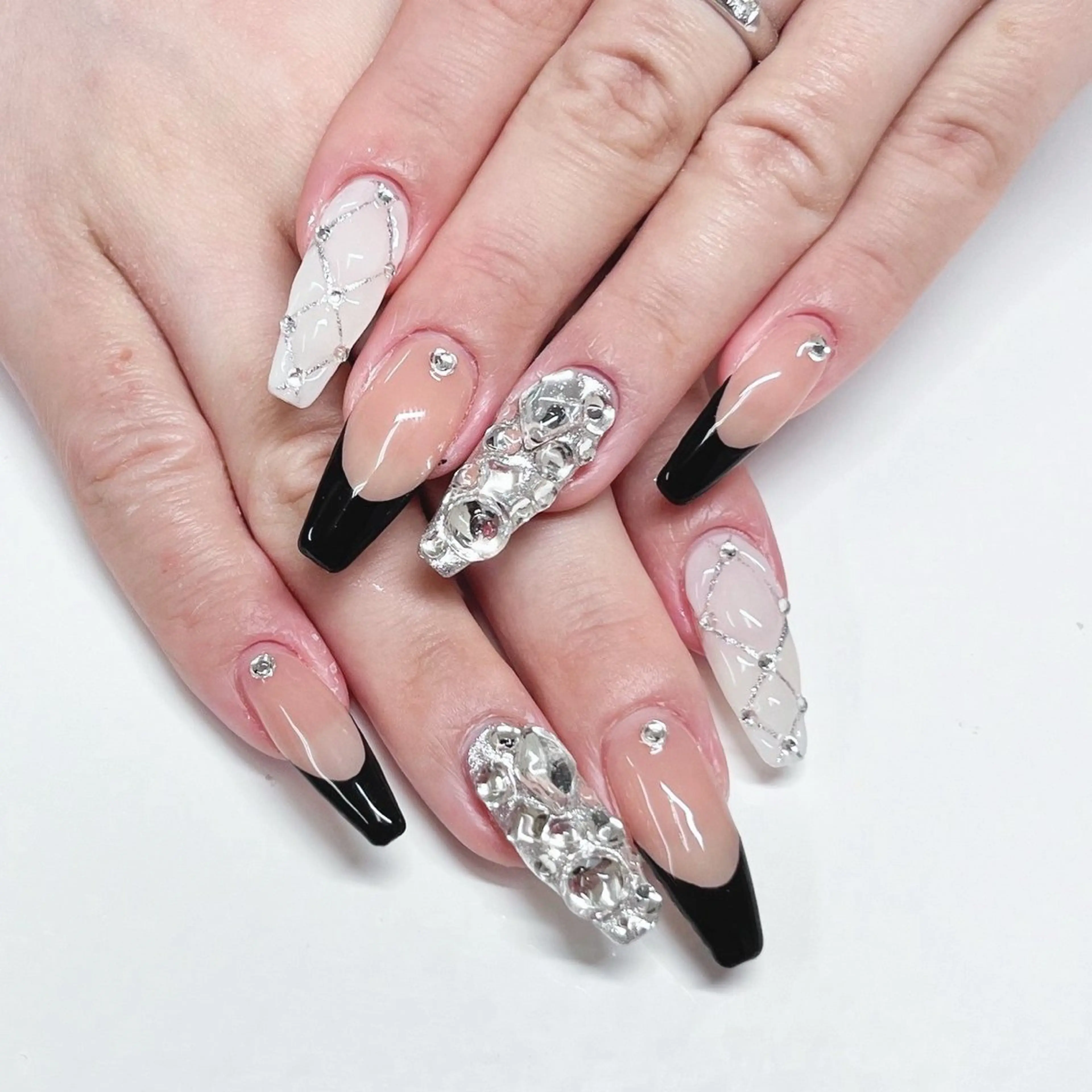 ネイル フレンチネイル ハンドネイル Nail lieNのネイルデザイン