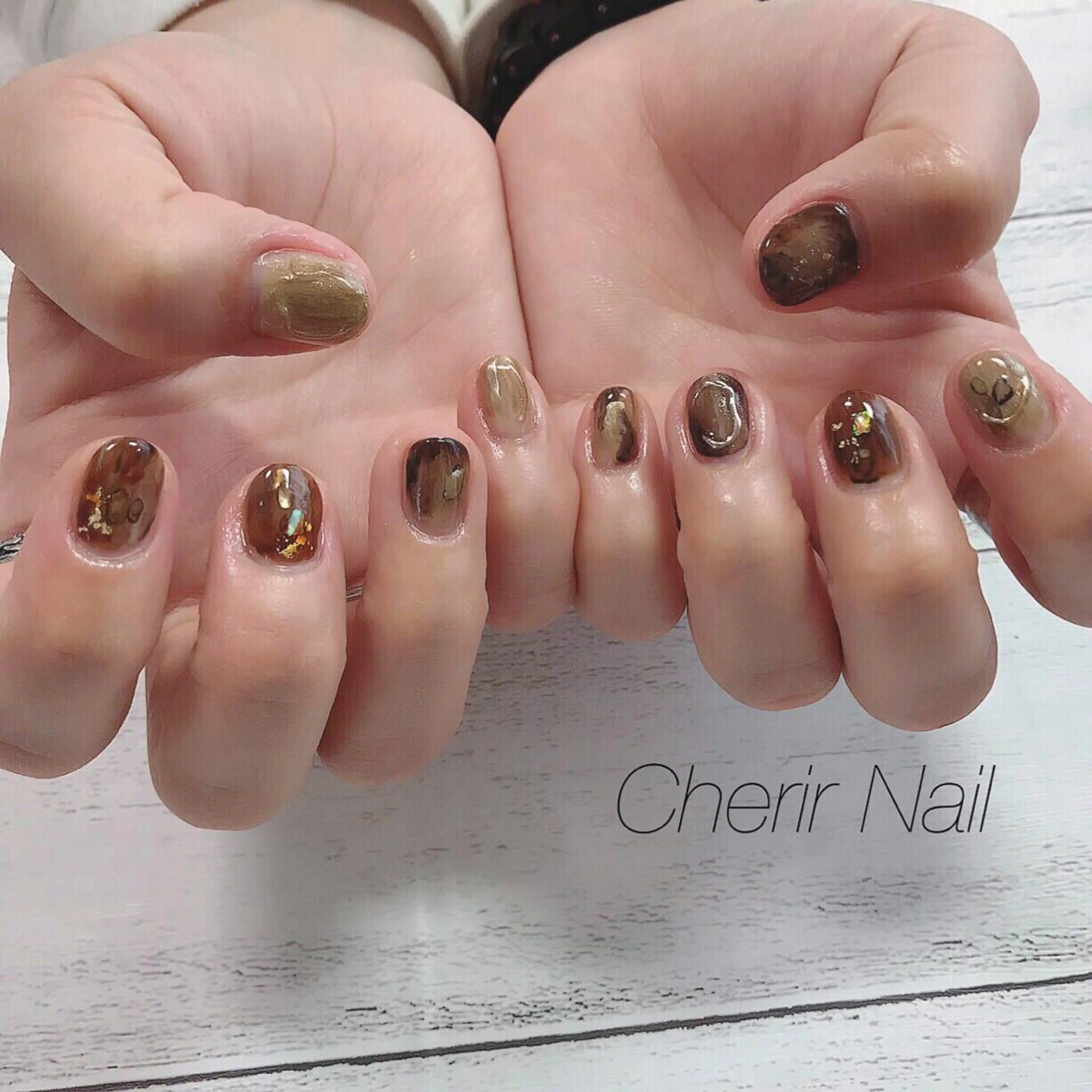 ネイル アートネイル べっ甲ネイル ブラウン ゴールド ミラーネイル ハンドネイル Cherirnail kaoriのネイルデザイン